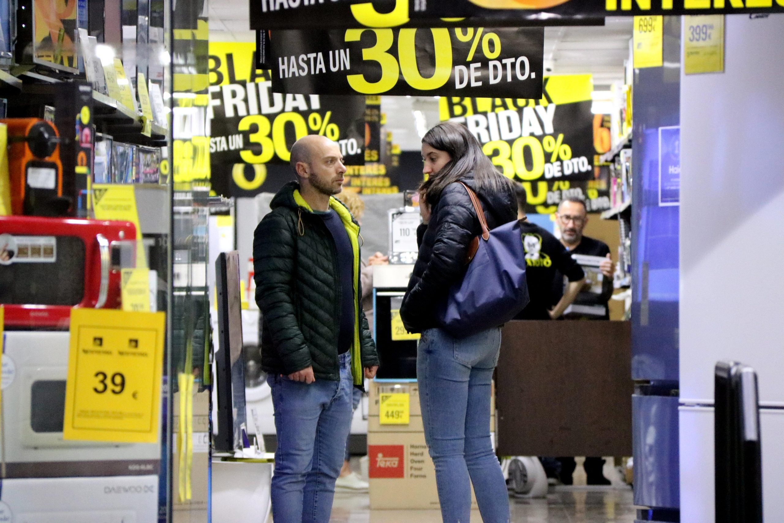 Plataforma per la Llengua ha elaborat un informe sobre el compliment de la normativa el català als centres comercials de Catalunya