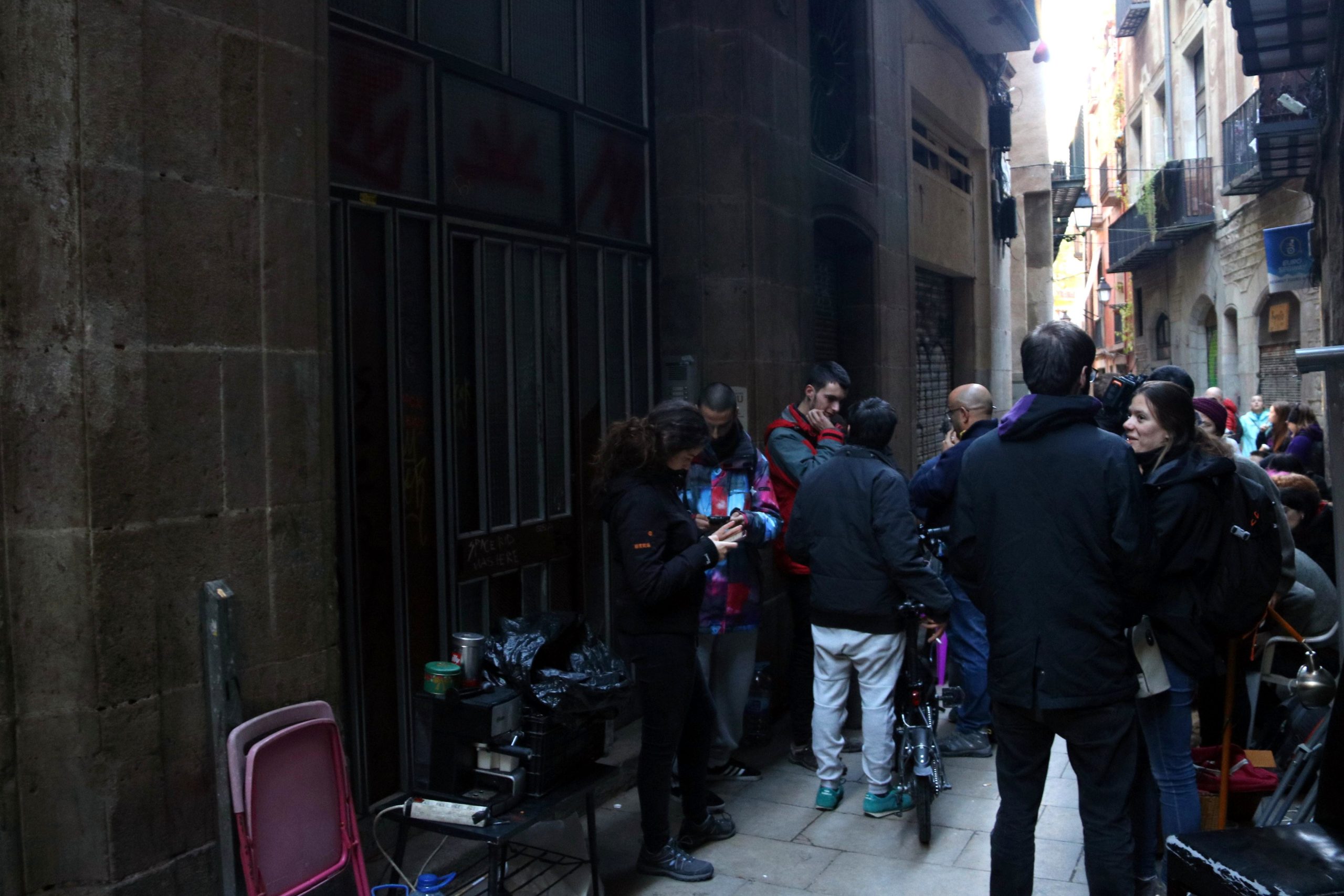 L'intent de desallotjament de l'edifici ocupat al carrer Correu Vell, del Barri Gòtic, el 30 d'octubre / ACN