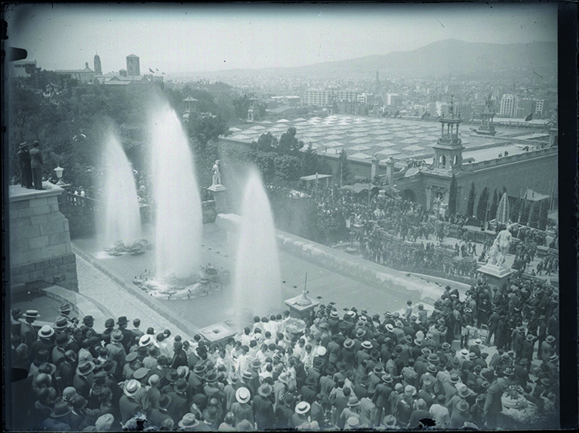 Inauguració de l'Exposició Internacional a Montjuïc. |...