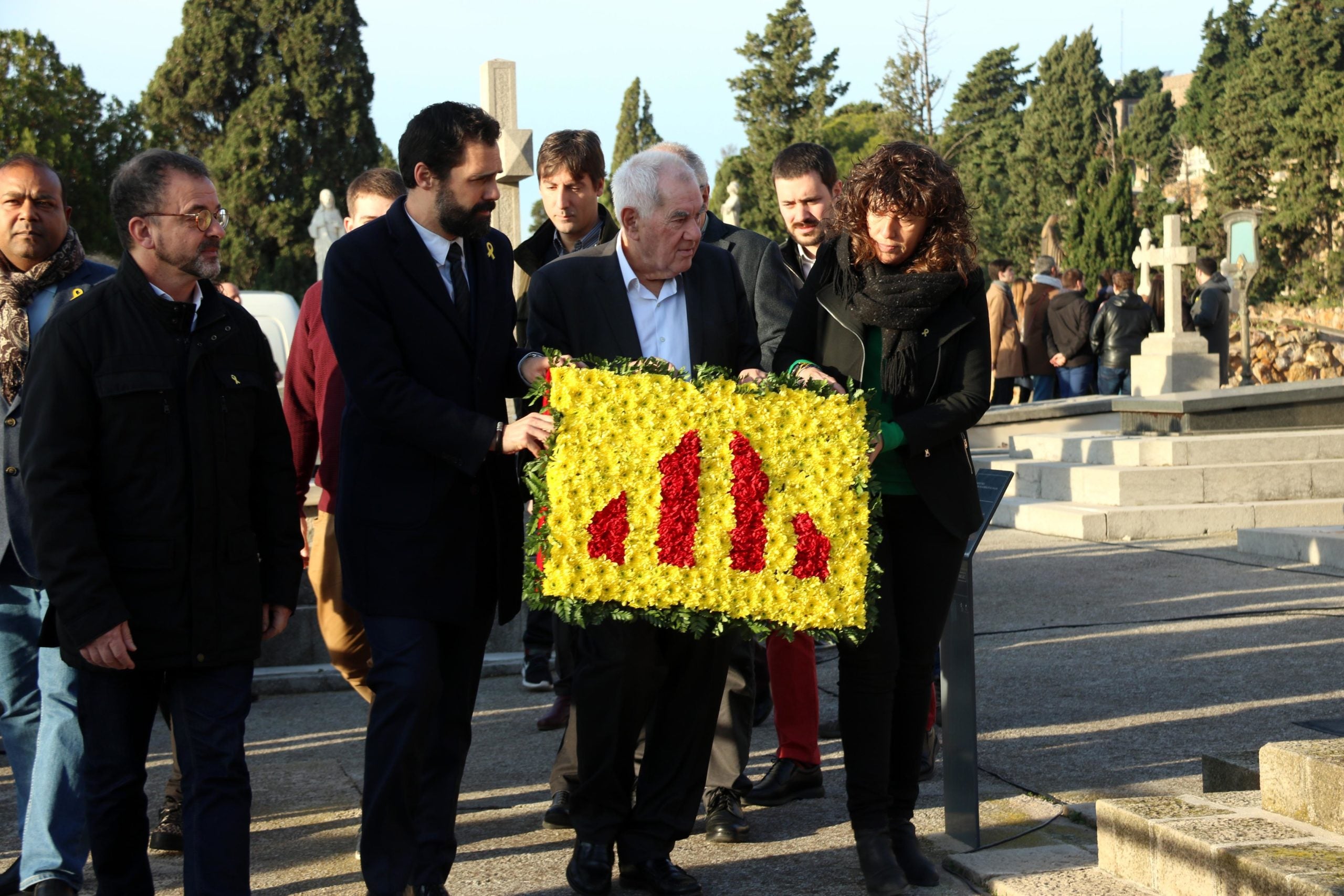 L'alcaldable d'ERC, Ernest Maragall, amb Roger Torrent, president del Parlament, i Teresa Jordà consellera d'Agricultura, en l'homenatge a Francesc Macià / ACN