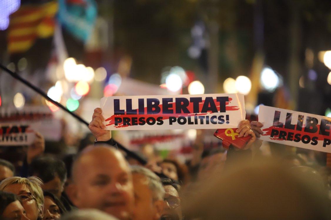 La llibertat dels presos polítics ha estat una de les principals reivindicacions de la manifestació unitària / Jordi Borràs