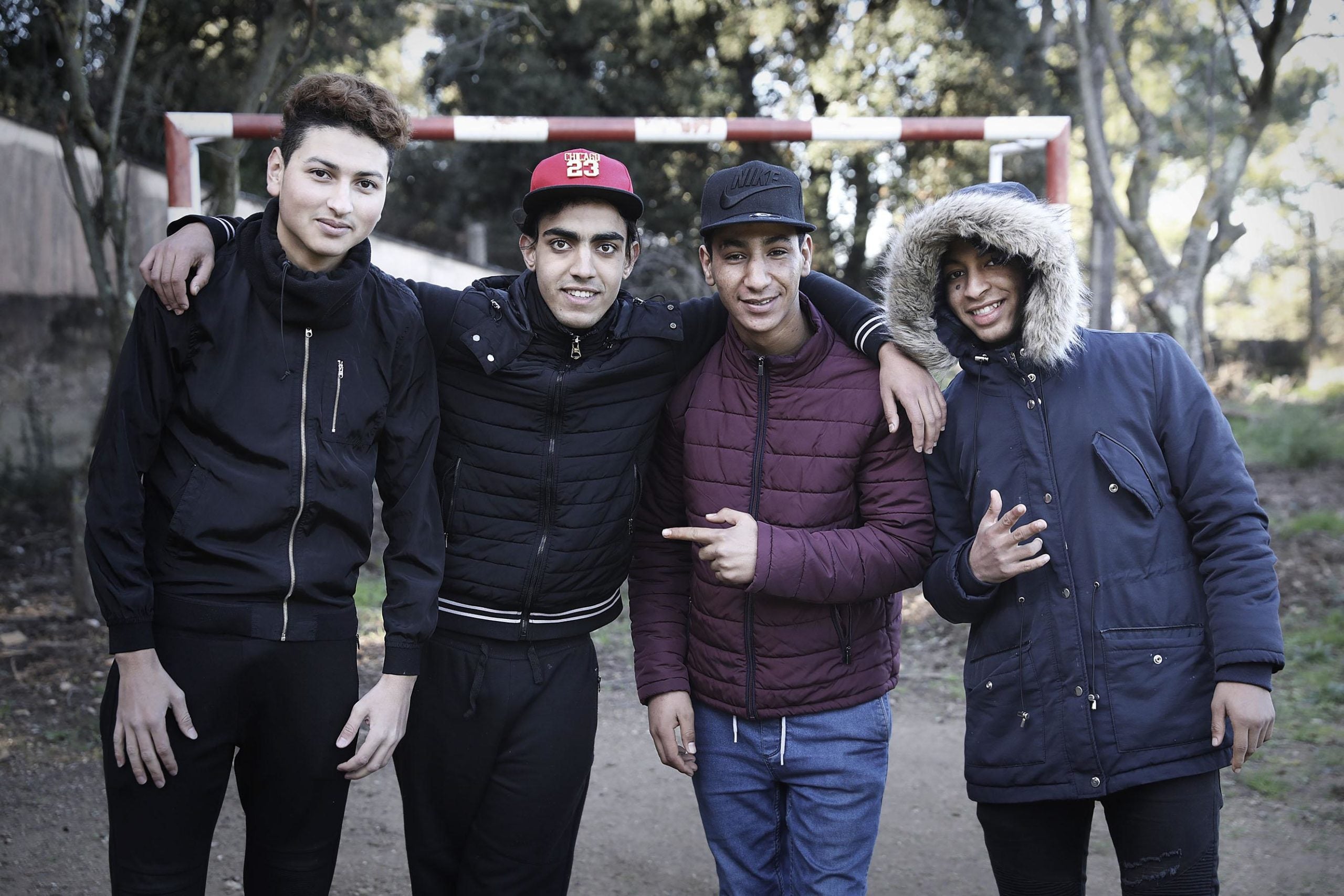 Ayub Wardin, Mohamed El Hauari, Elias Hanna, Mohamed Dam, al camp de futbol del centre de primera acollida de menors Maspins, al barri de Vallvidrera de Barcelona / Jordi Play