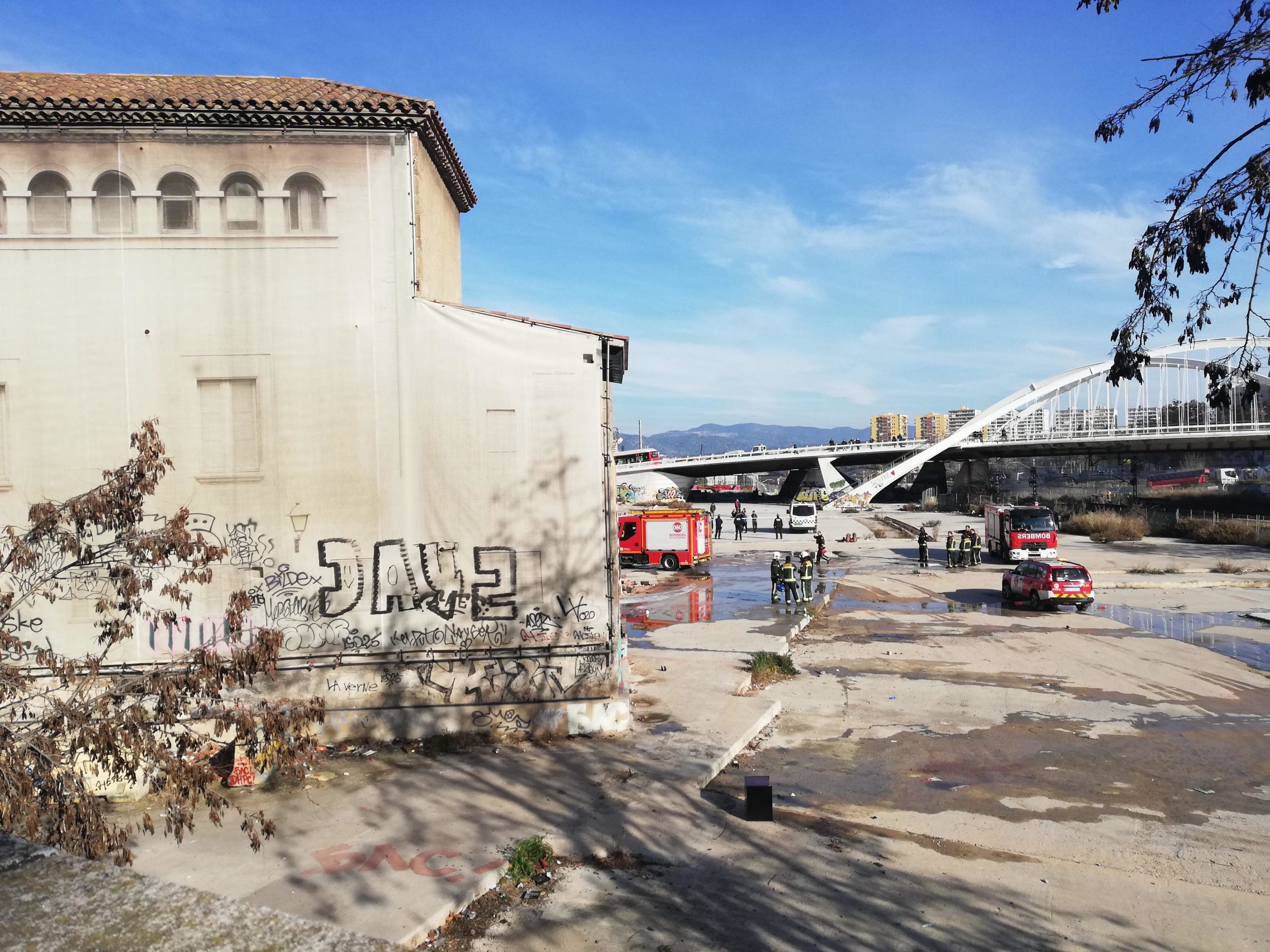 Efectius de Bombers aquest matí a la Torre del Fang. | A. L.