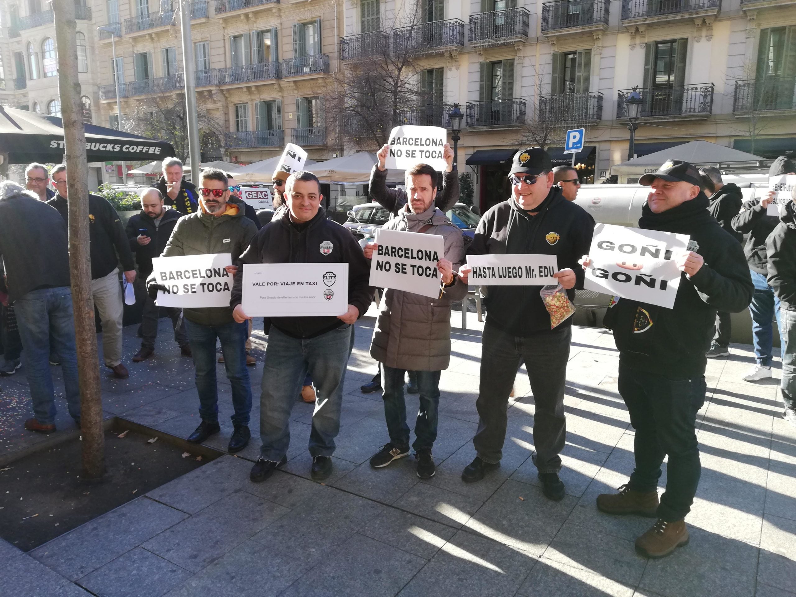 Els taxistes es van concentrar ahir per increpar els presidents d'Unauto VTC. | A. L. 