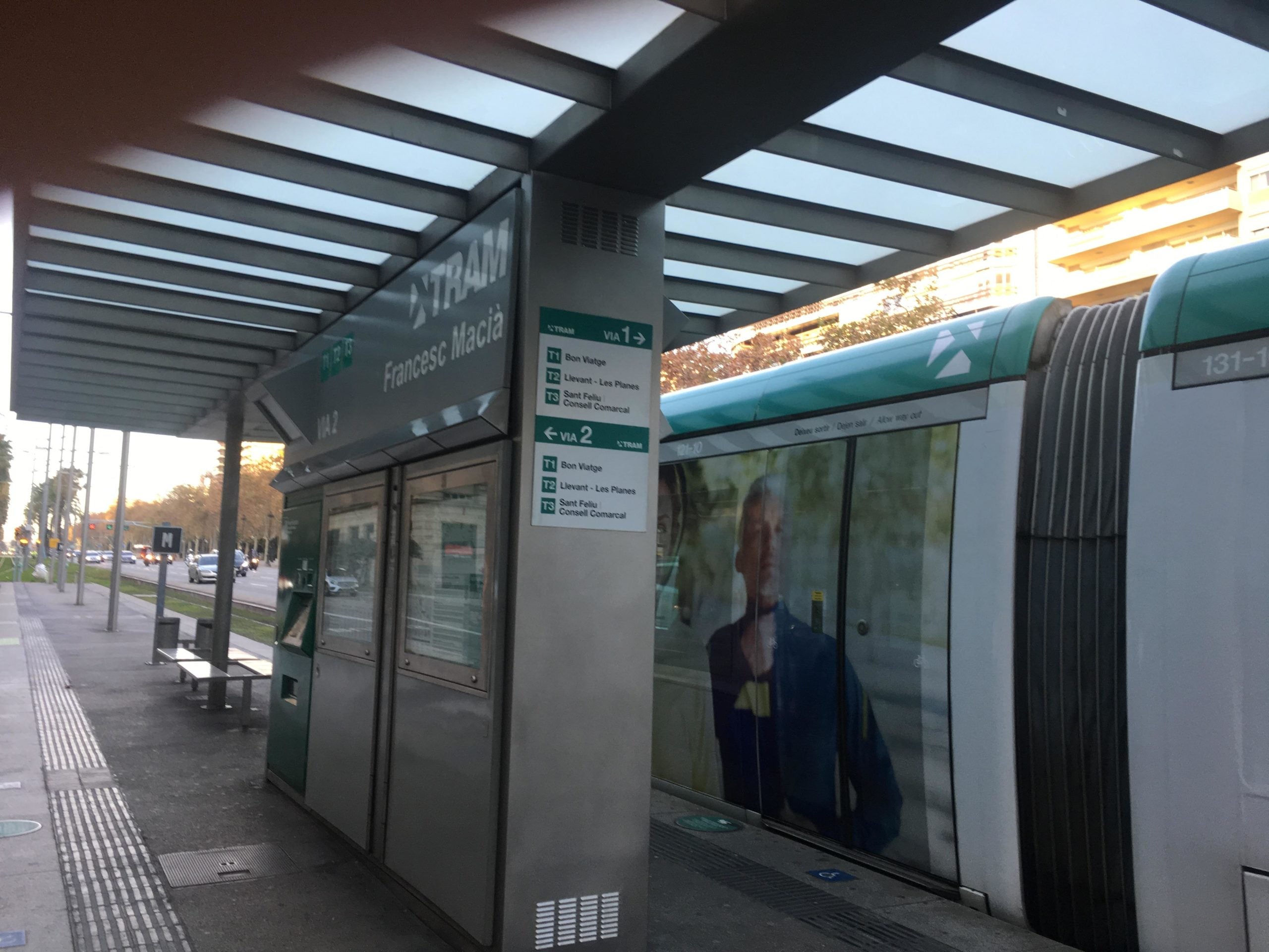 La parada del tramvia Trambaix a la plaça Francesc Macià de Barcelona / S.B.