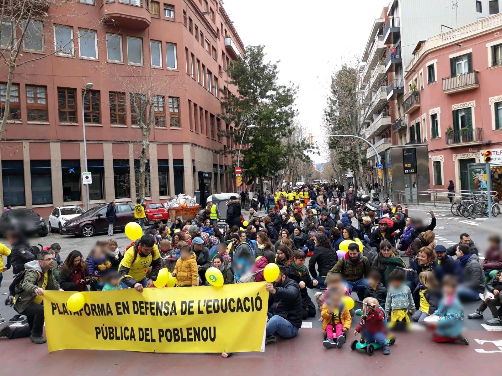 La moblització del cap de setmana passat de les famílies del Poblenou / @PEducacioP9