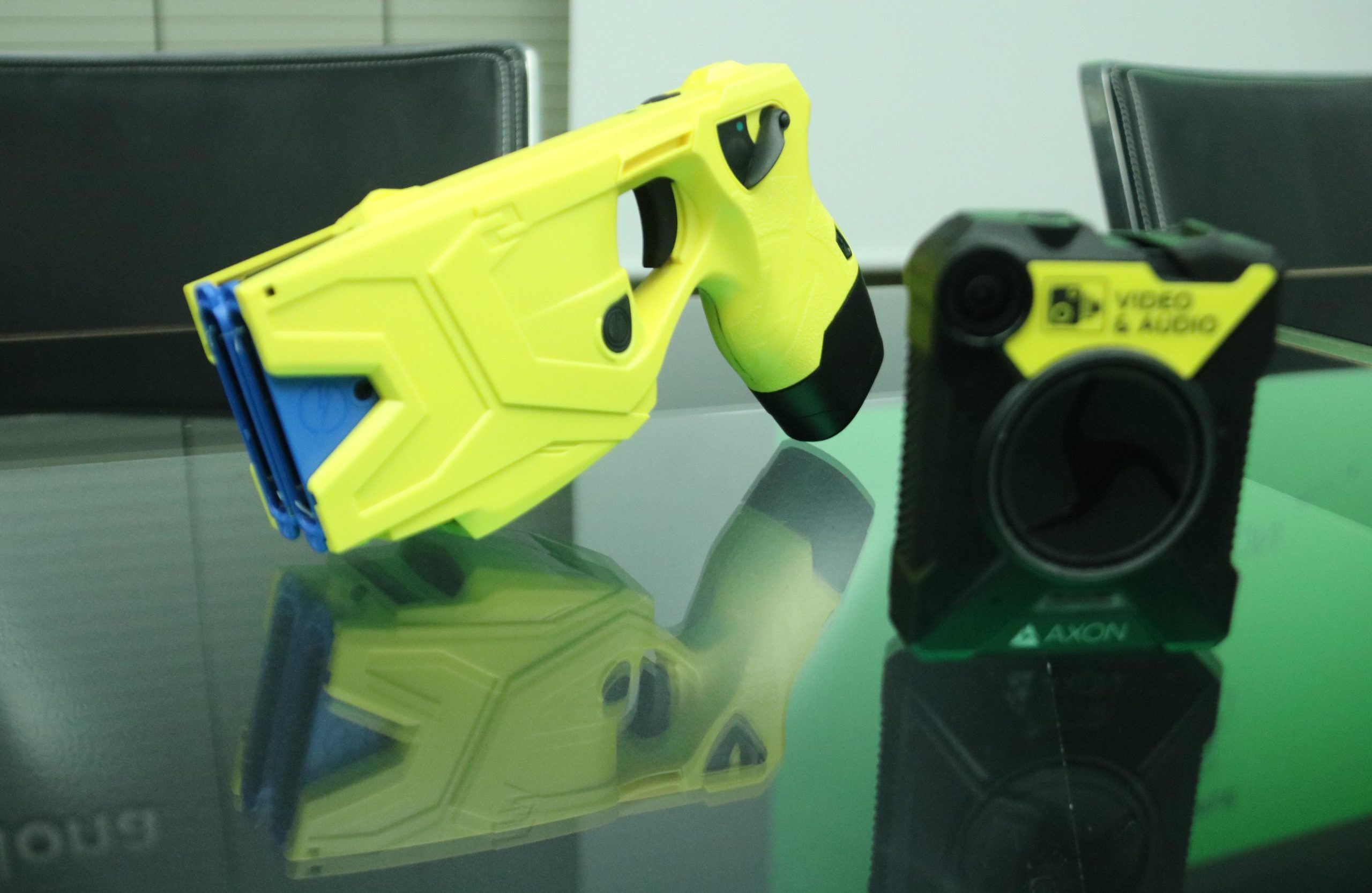 Una pistola Taser, l'arma que tindrà la Guàrdia Urbana / ACN