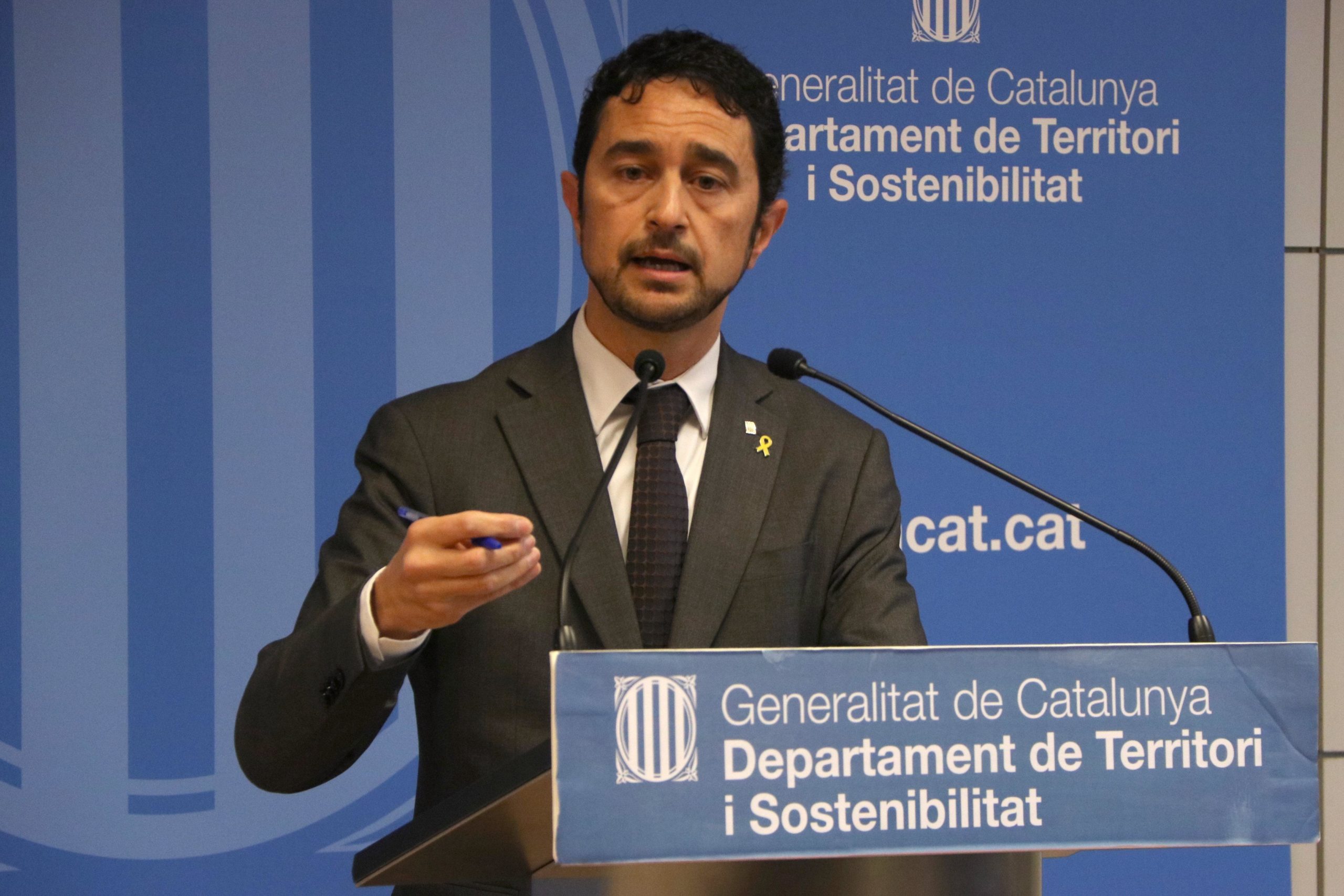 El conseller de Territori, Damià Calvet, en roda de premsa a la seu del departament després del Consell del Taxi en què es va presentar la proposta de decret sobre les VTC / ACN