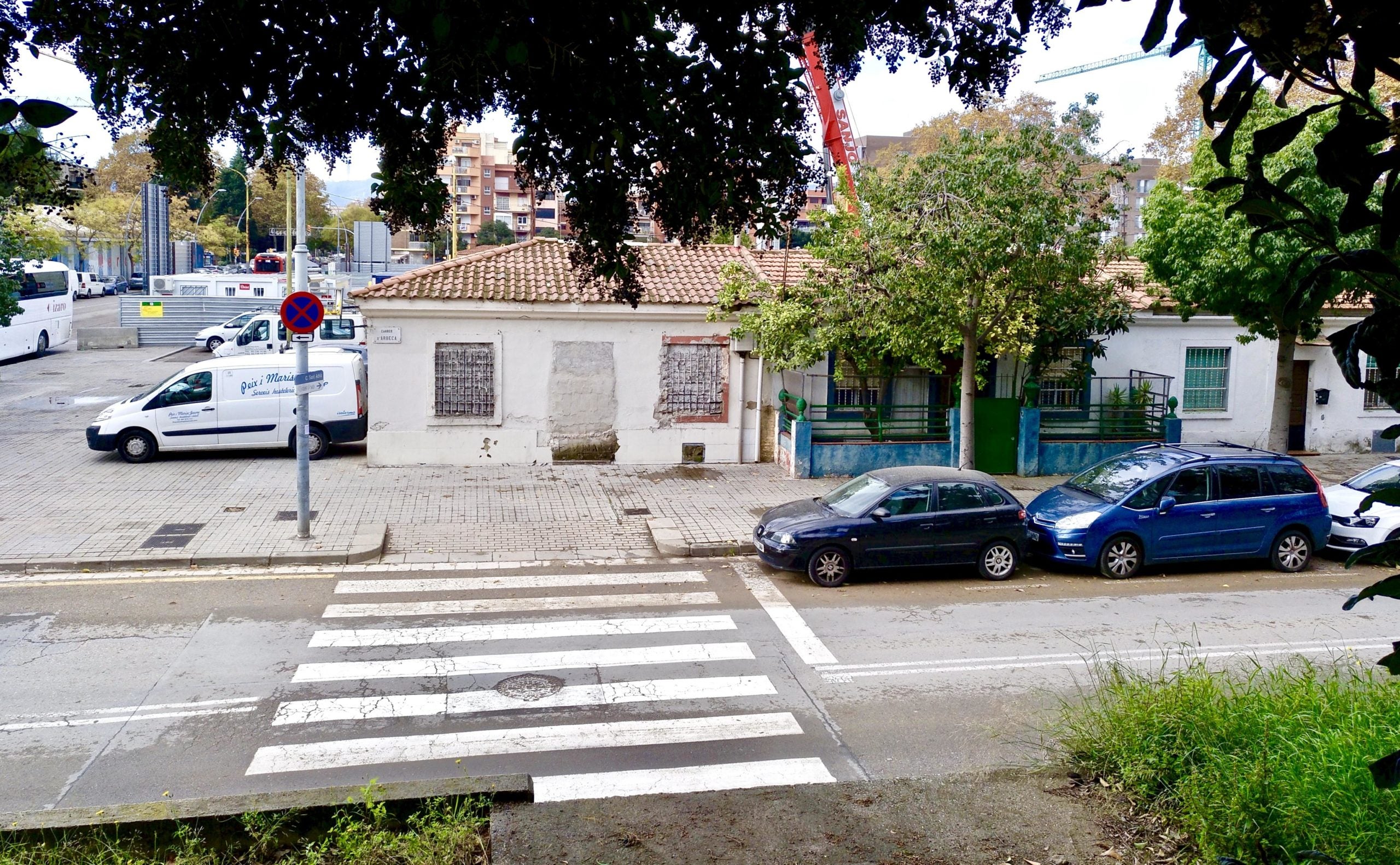 Un carrer del barri del Bon Pastor, en una imatge d'arxiu