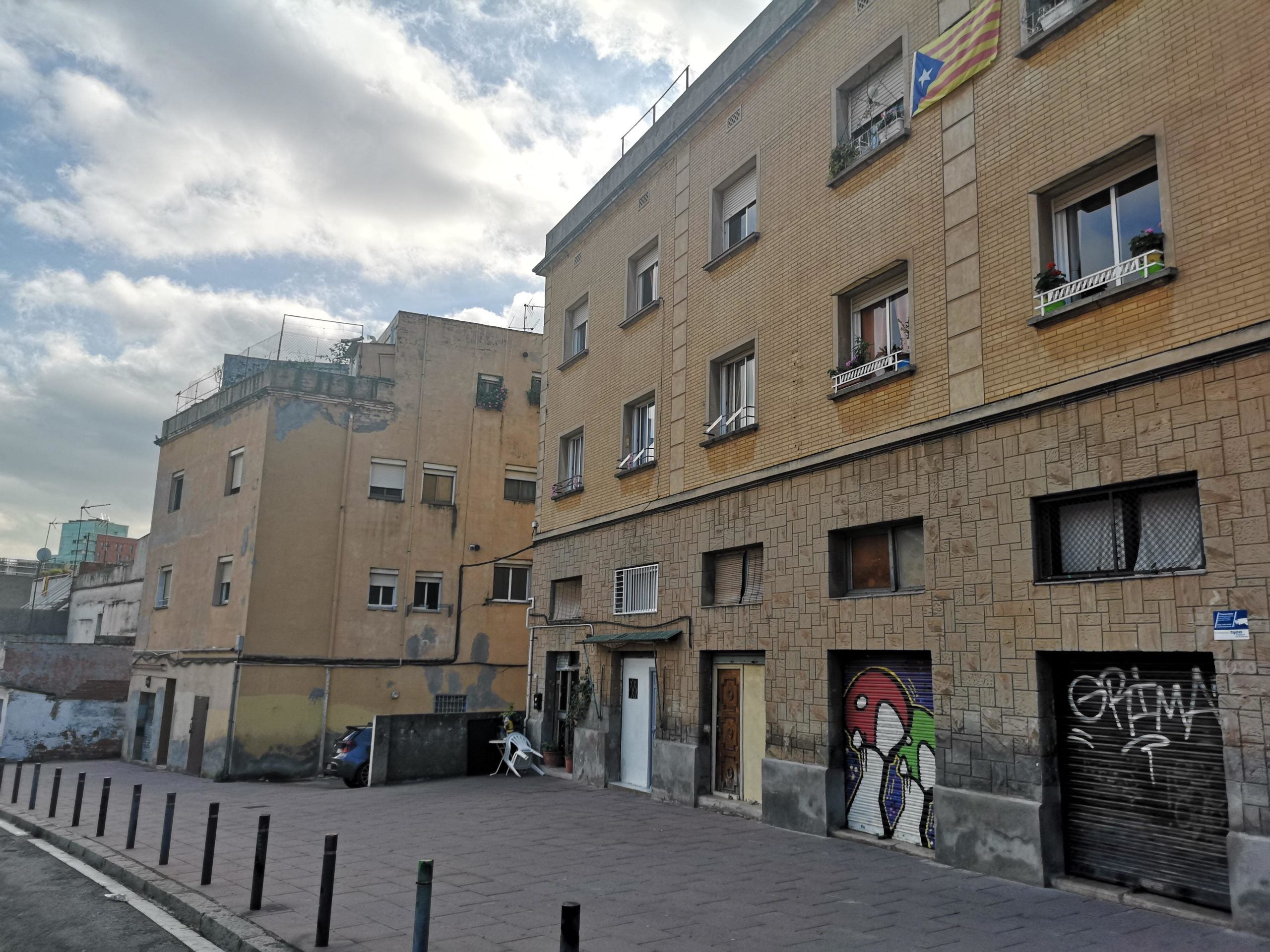 La façana de dos dels edificis del carrer Mont-ral / D.C.