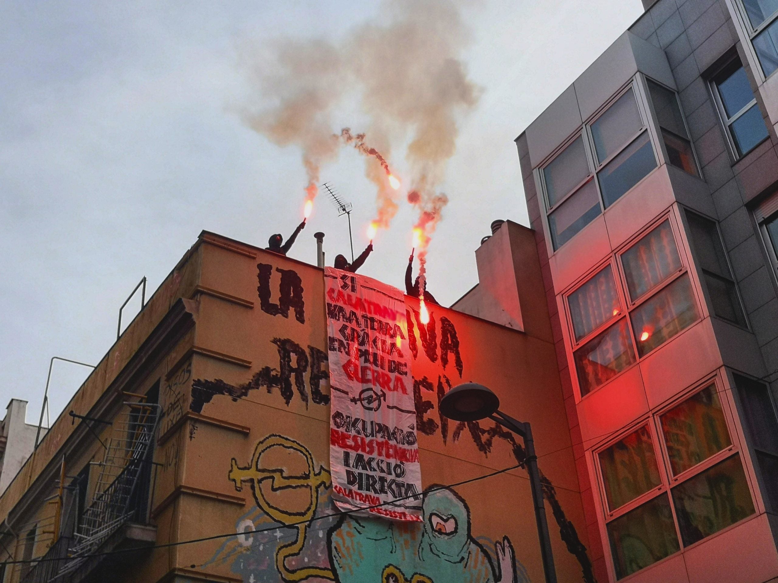 Els activistes en defensa de l'antiga casa okupa Ca la Trava / D.C.