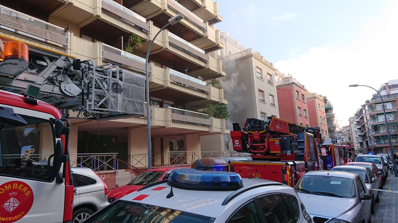 Incendi al carrer Bertrand i Serra aquest matí. | Cedida