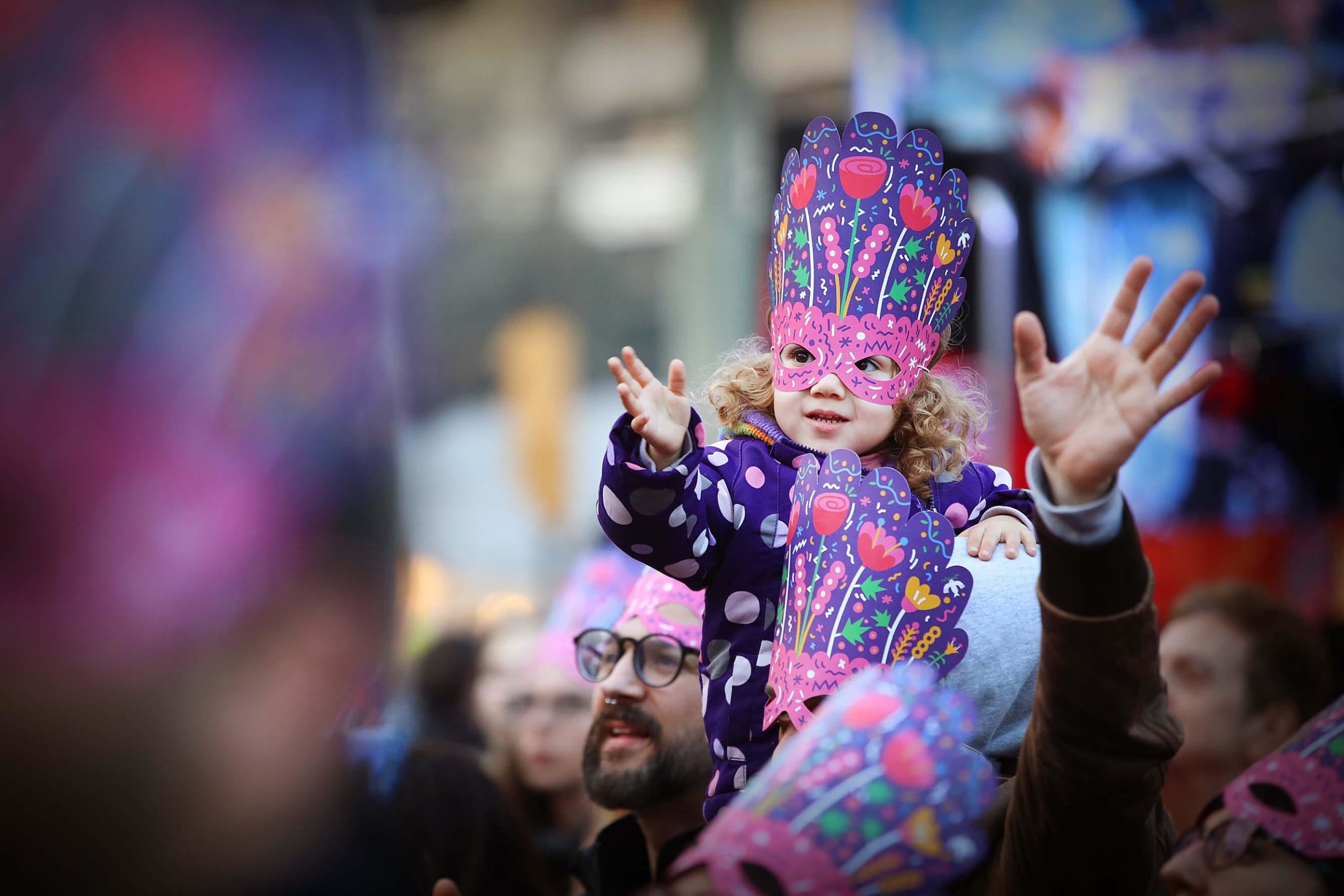 Una nena amb una disfressa, durant Carnaval / Jordi Play