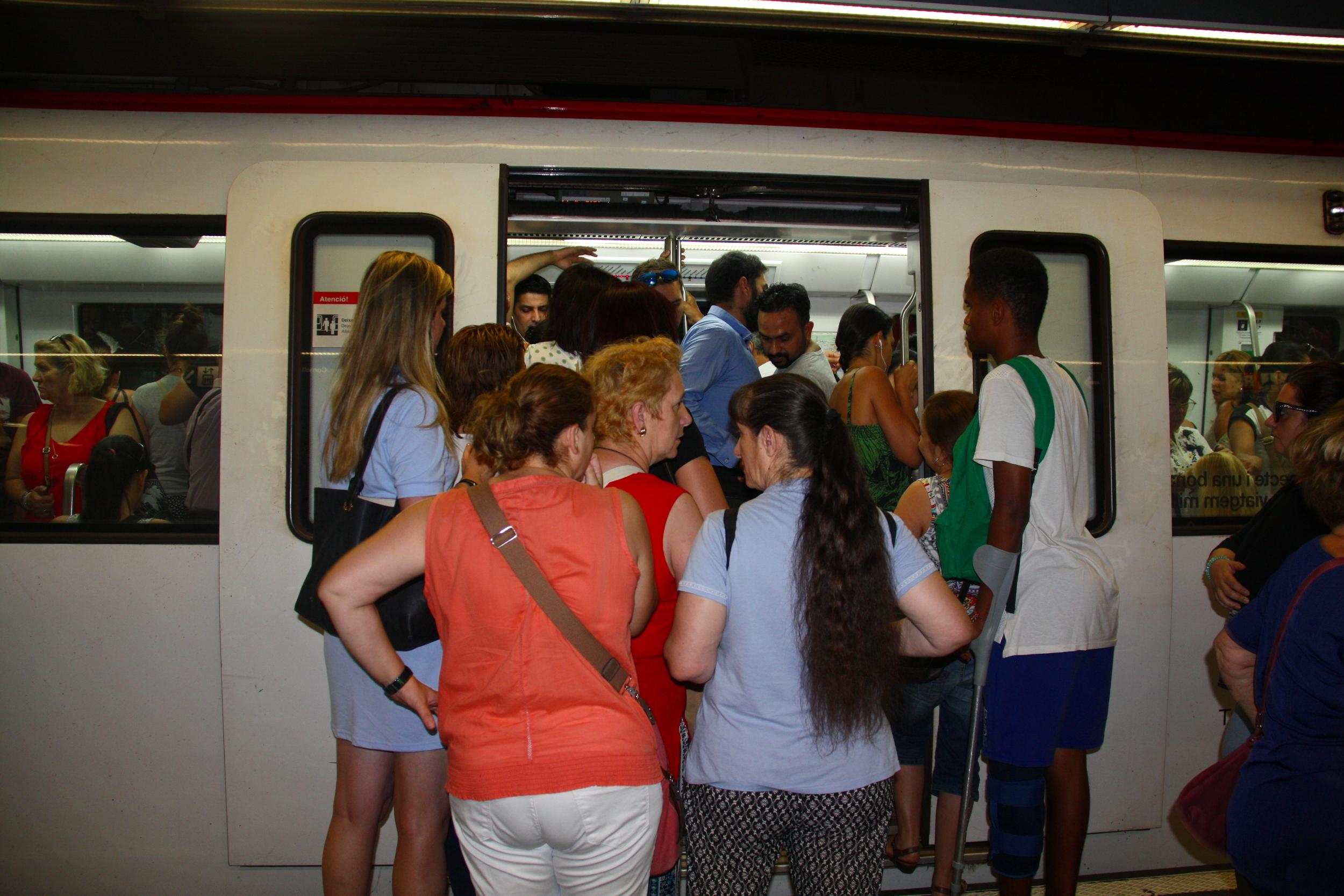 Sants Estació, Hospital Clínic i Entença són estacions escollides per fer la prova pilot / ACN