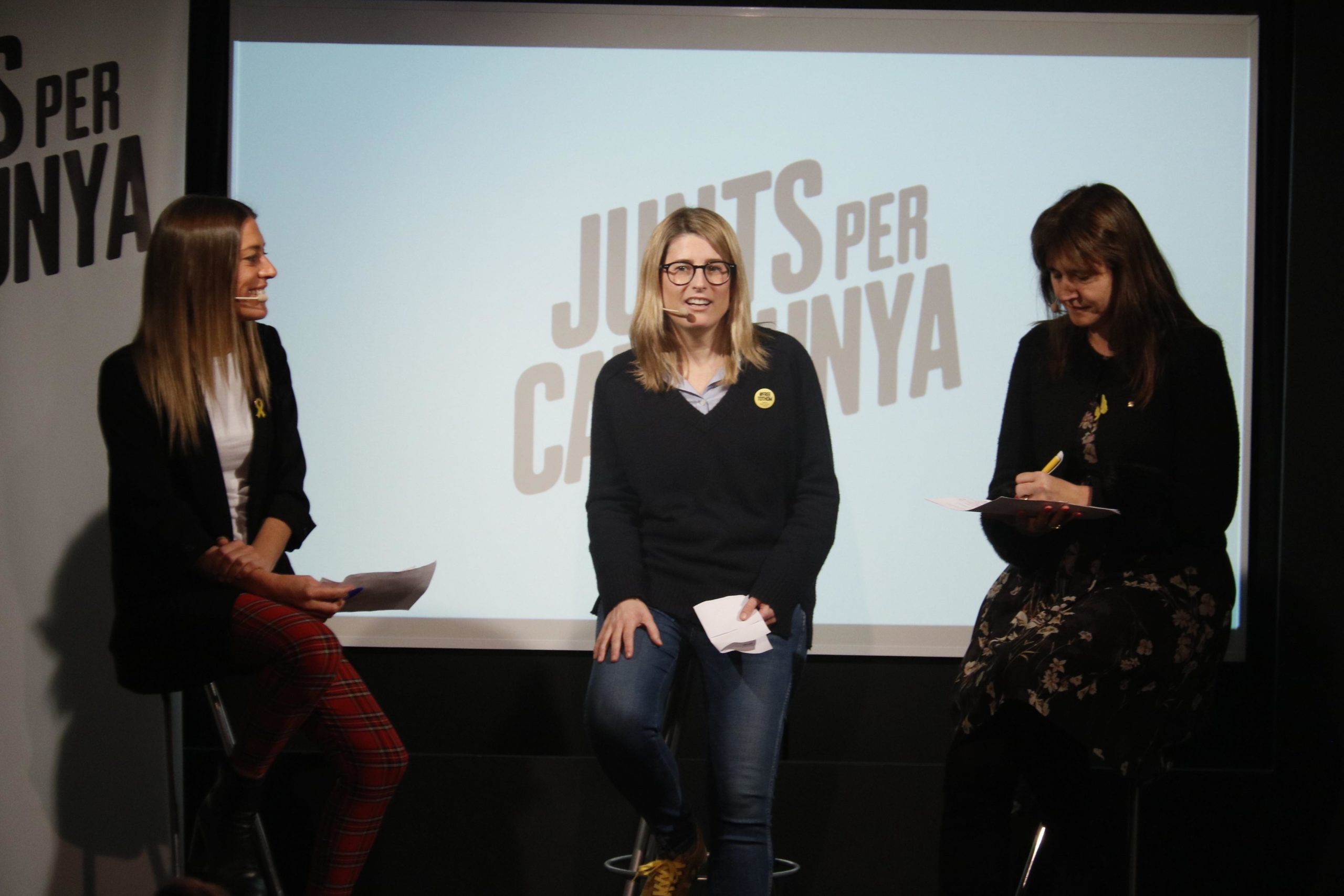 La presidenta del grup municipal de JxCat, Elsa Artadi, amb la diputada Míriam Nogueras i la consellera Laura Borràs | ACN