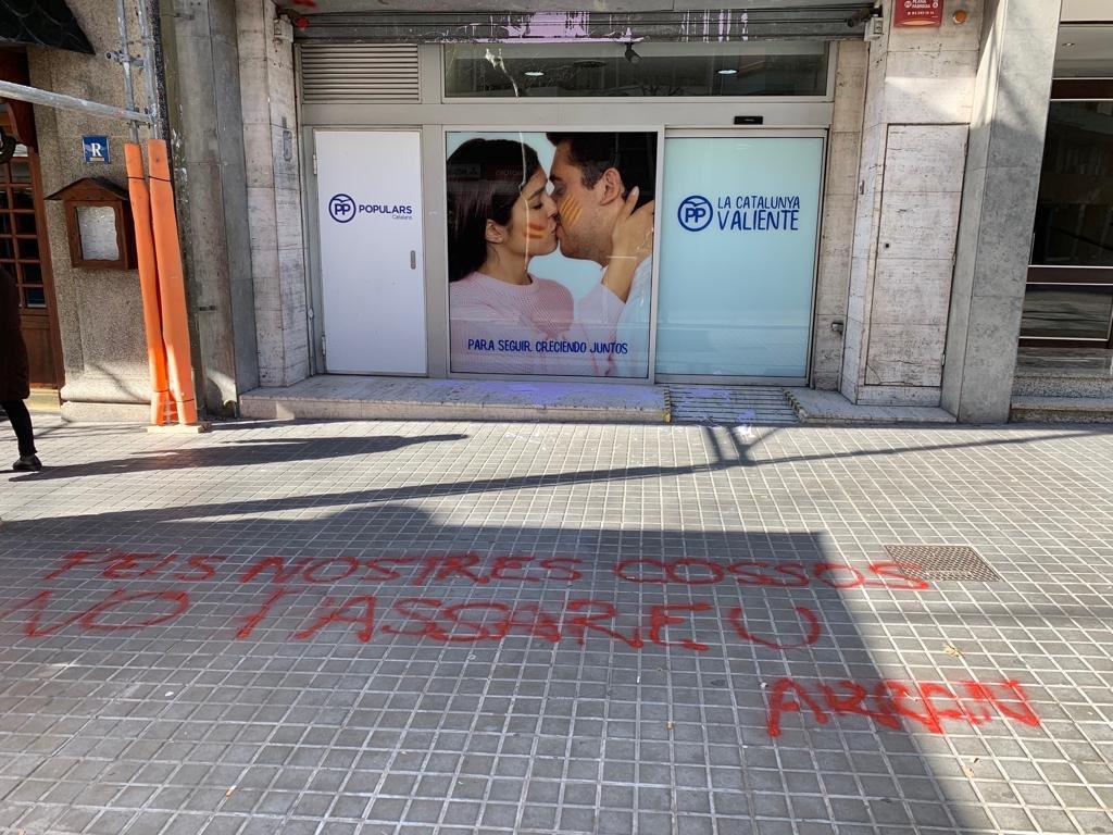 La pintada d'Arran a la seu del PP a Barcelona. | PP