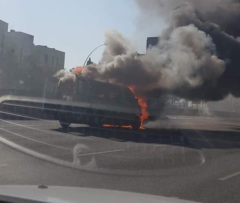 La furgoneta incendiada a la Meridiana. | Anti-radar Catalunya