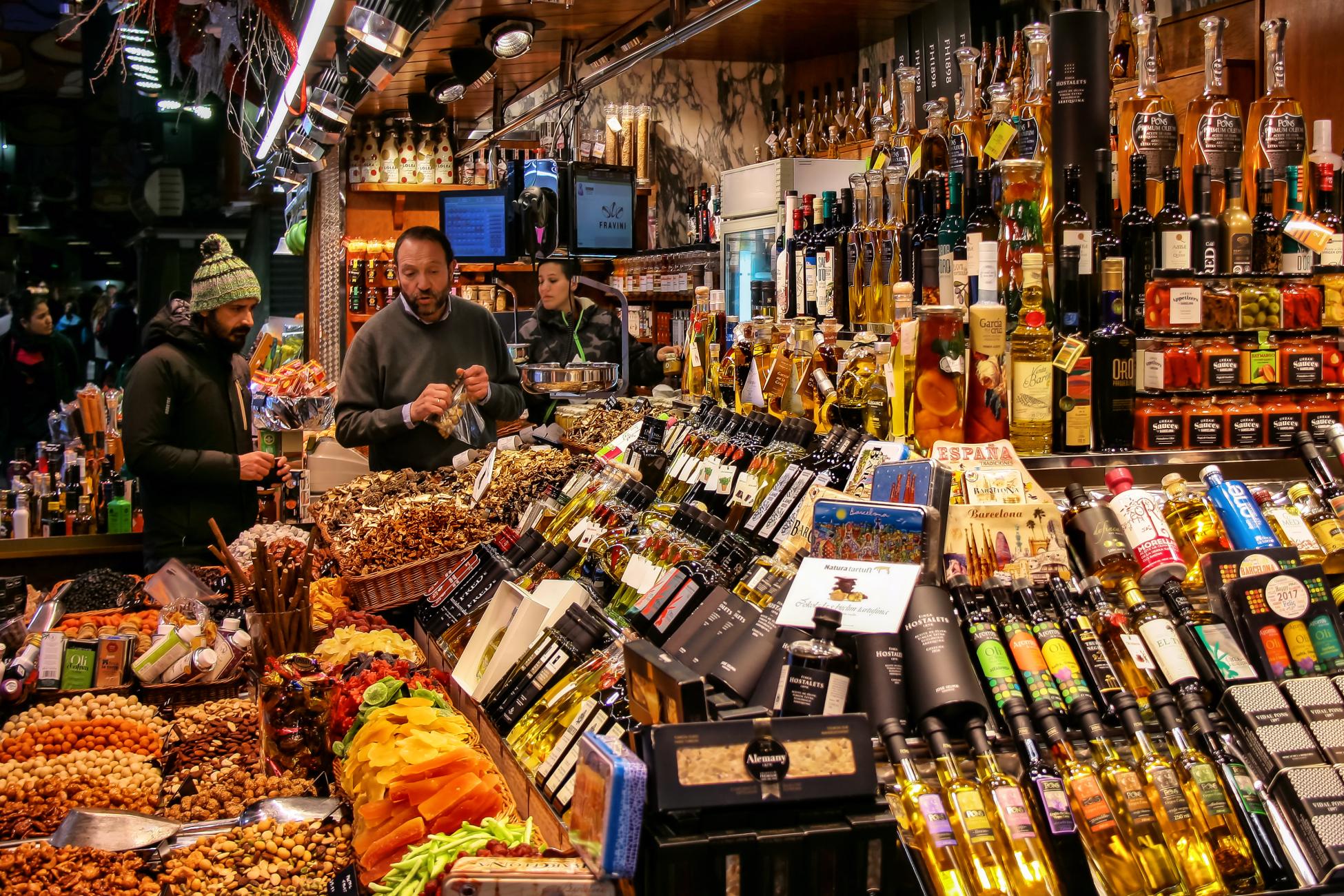 El mercat de la Boqueria ha estrenat un sistema de compra en línia per arribar a més clients / Jorge Franganillo