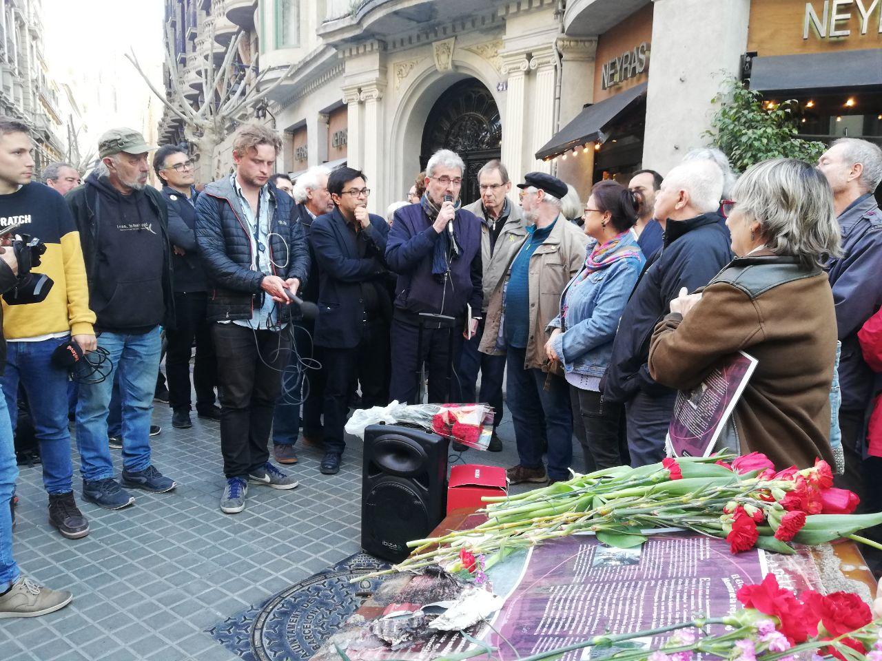 Concentració de rebuig a l'atac que ha sofert la placa antifranquista de la comissaria de Laietana / Adrià Lizanda