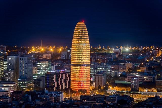 L'emblemàtica torre Glòries de Barcelona acollirà oficines de Facebook / Arxiu