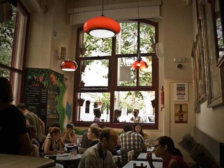 El bar Calders, el millor local de Barcelona per fer el vermut en els premis Vinari dels vermuts 2019