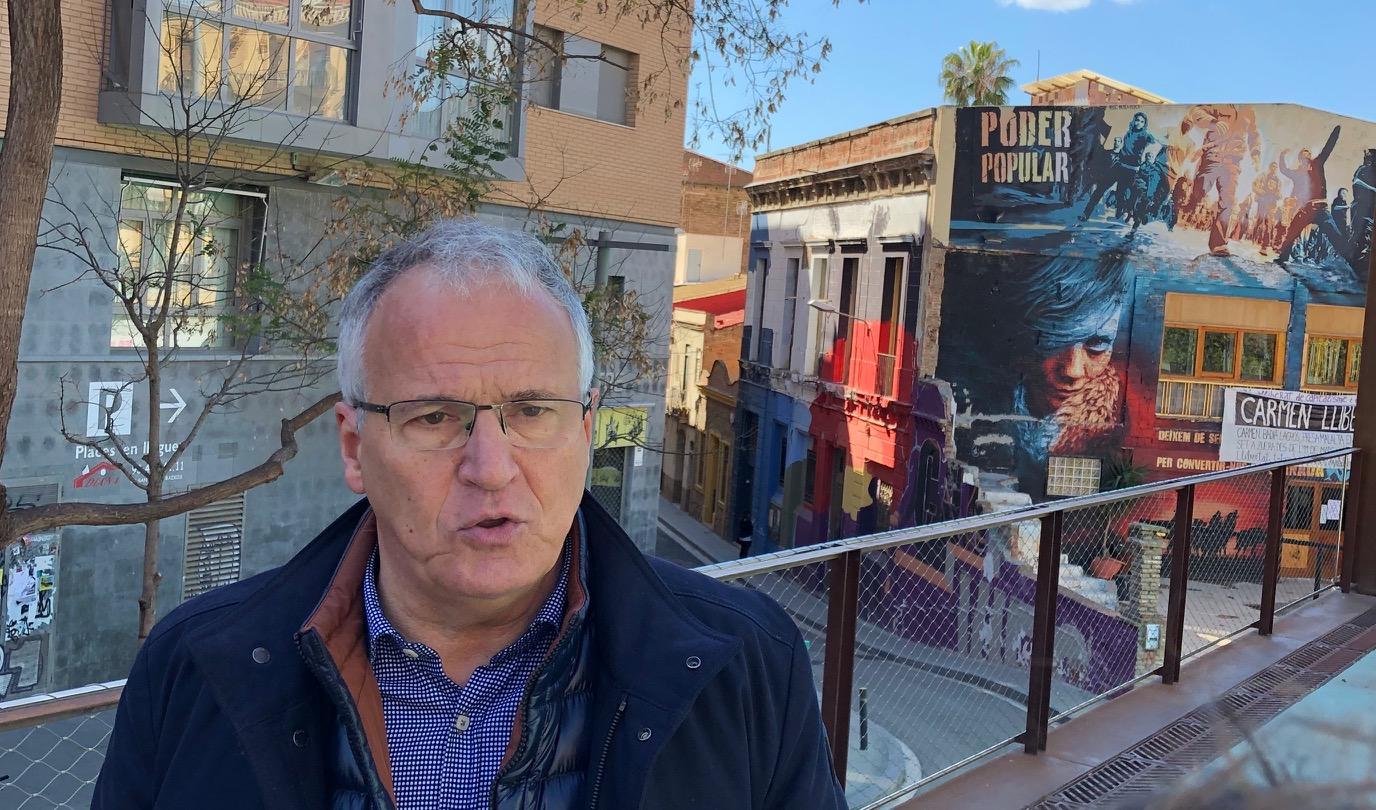 Josep Bou, candidat a l'alcaldia de Barcelona pel PP, davant de Can Vi