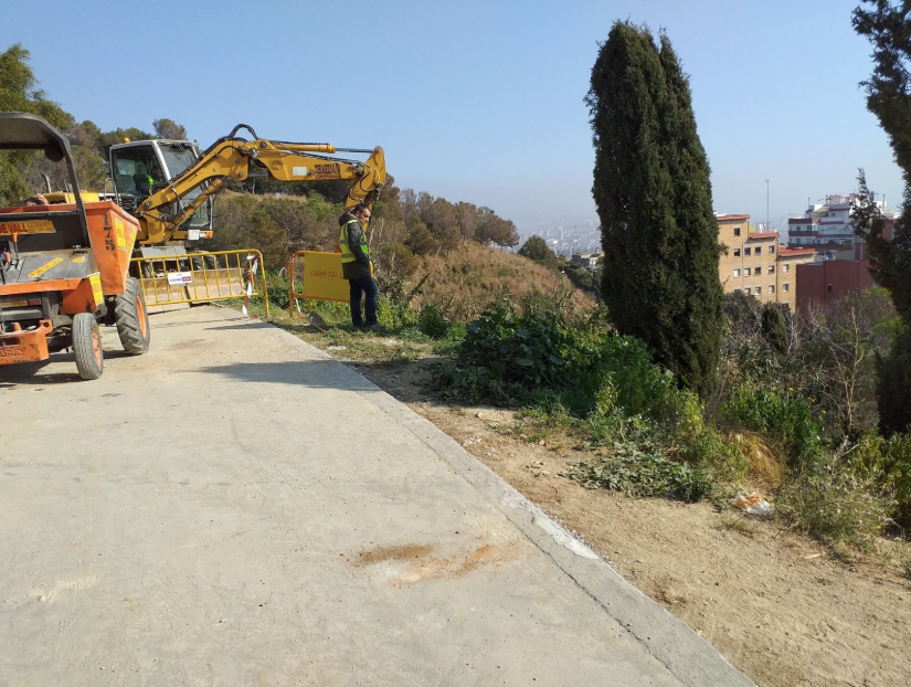 Camí recent pavimentat al Parc del Guinardó / Salvem els Tres Turons