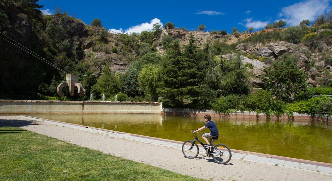 El retard de les obres al parc de la Creueta del Coll impedirà obrir 