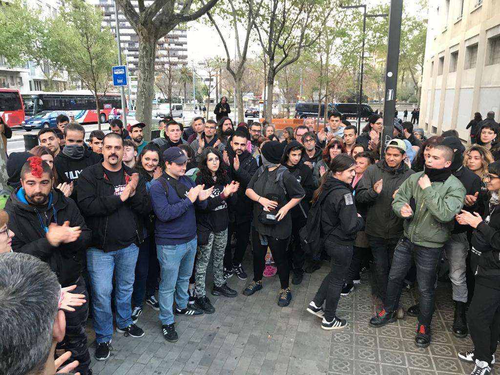 Protesta davant la seu d'Interior en solidaritat amb la jove antifeixista empresonada / ACN