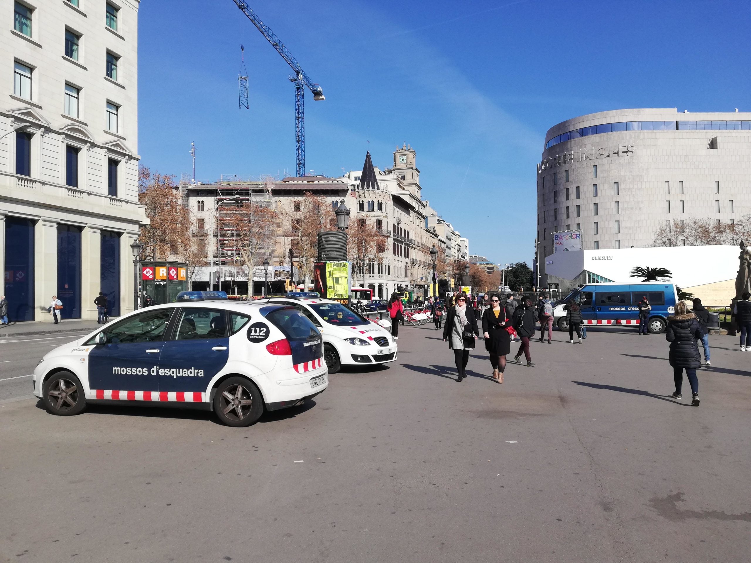 Patrulles dels Mossos d'Esquadra a plaça Catalunya, imatge del 19 de febrer de 2019. | A. L.