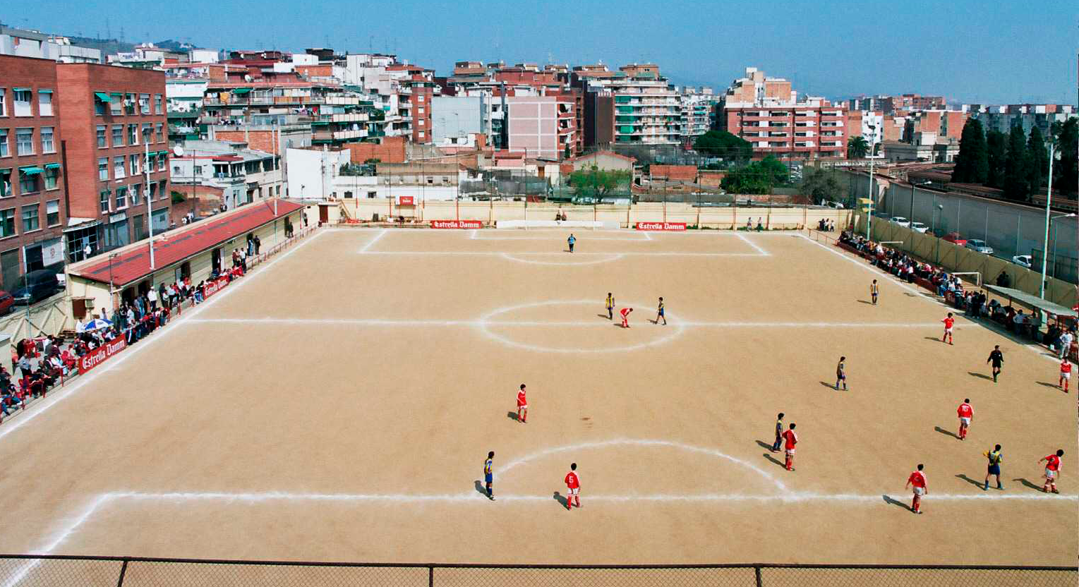 Imatge de l'arxiu històric dels partits de la Damm al camp del barri de Porta. / C.F. Damm