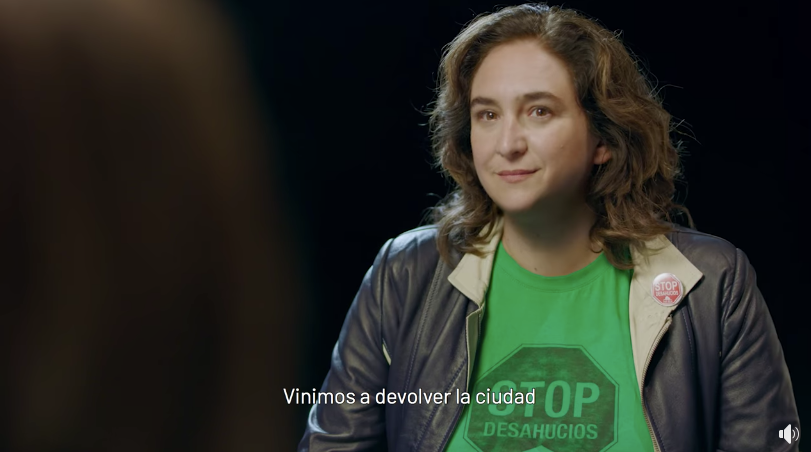 L'Ada Colau de la PAH interroga a l'actual, al clip de BComú / Facebook
