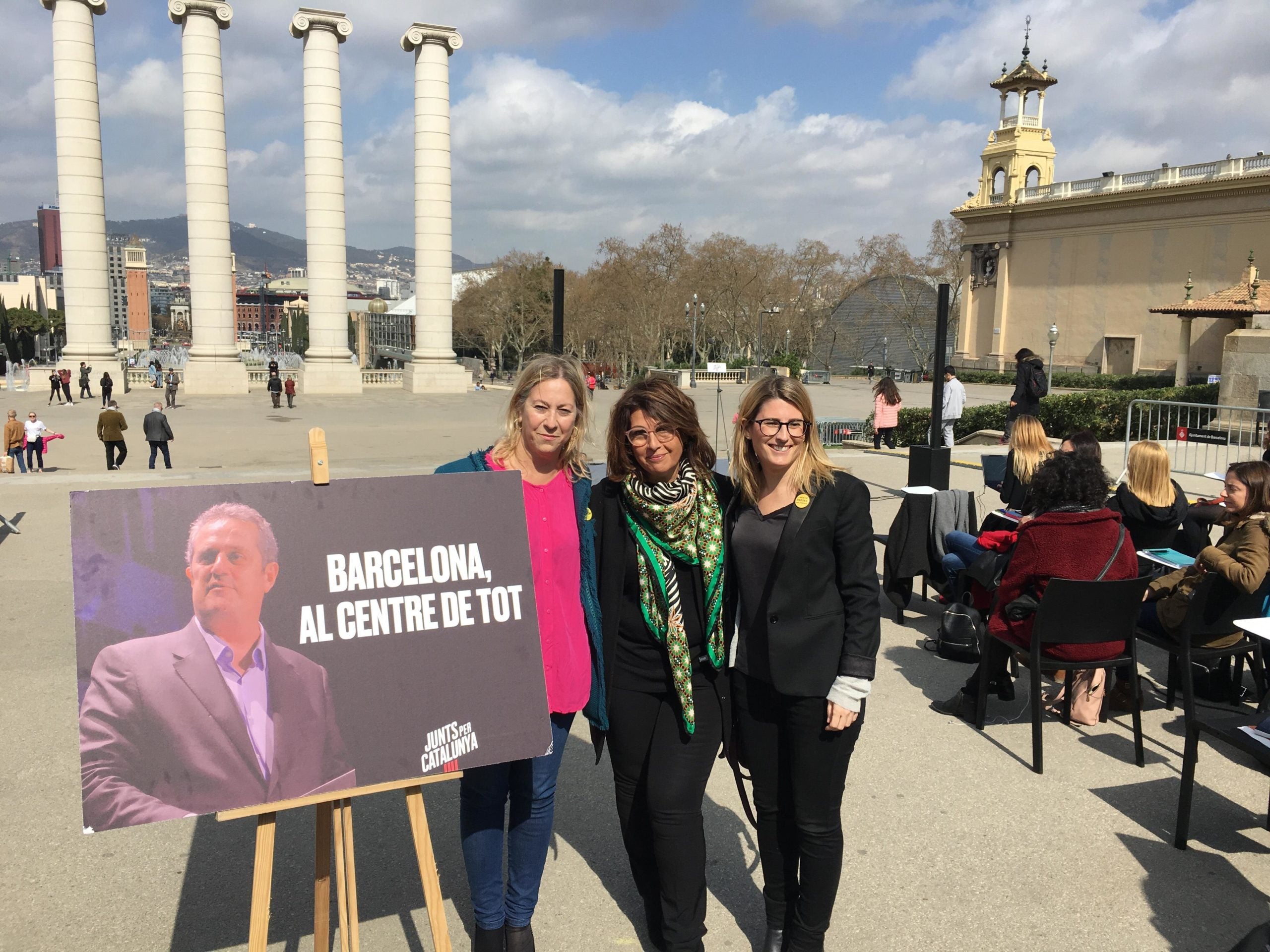 La número dos de la llista, Elsa Artadi, la dona de Forn, Laura Masvidal, i Neus Munté, en la presentació de la candidatura. | Sílvia Barroso