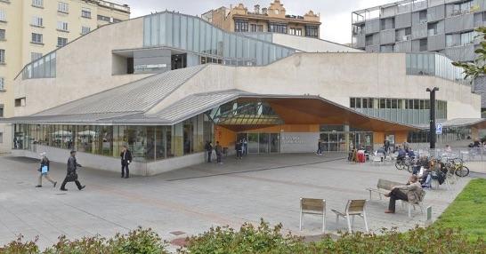 La Biblioteca Jaume Fuster, a Gràcia / Biblioteca Jaume Fuster