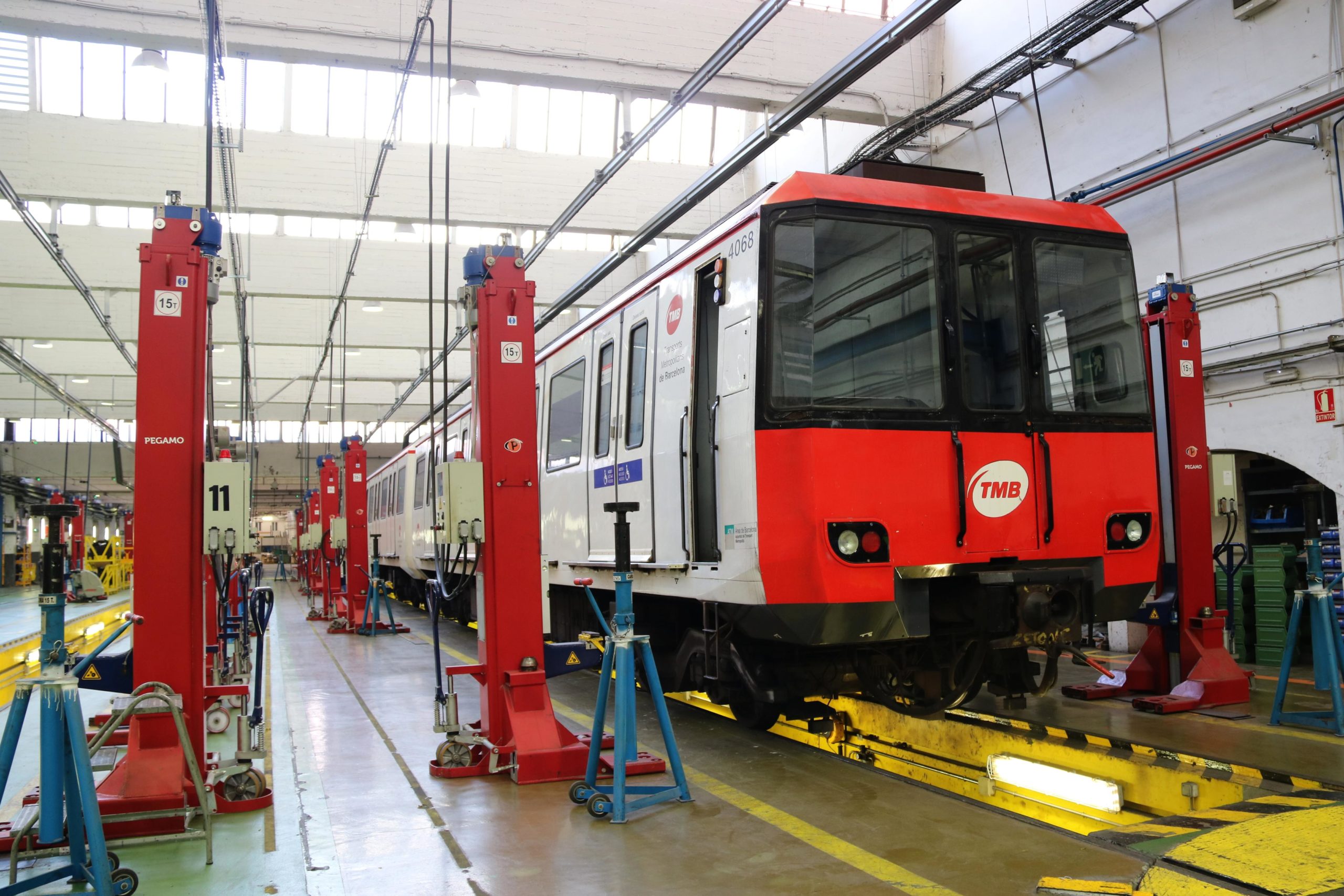 Un dels metros que TMB ha revisat en busca de restes d'amiant / ACN