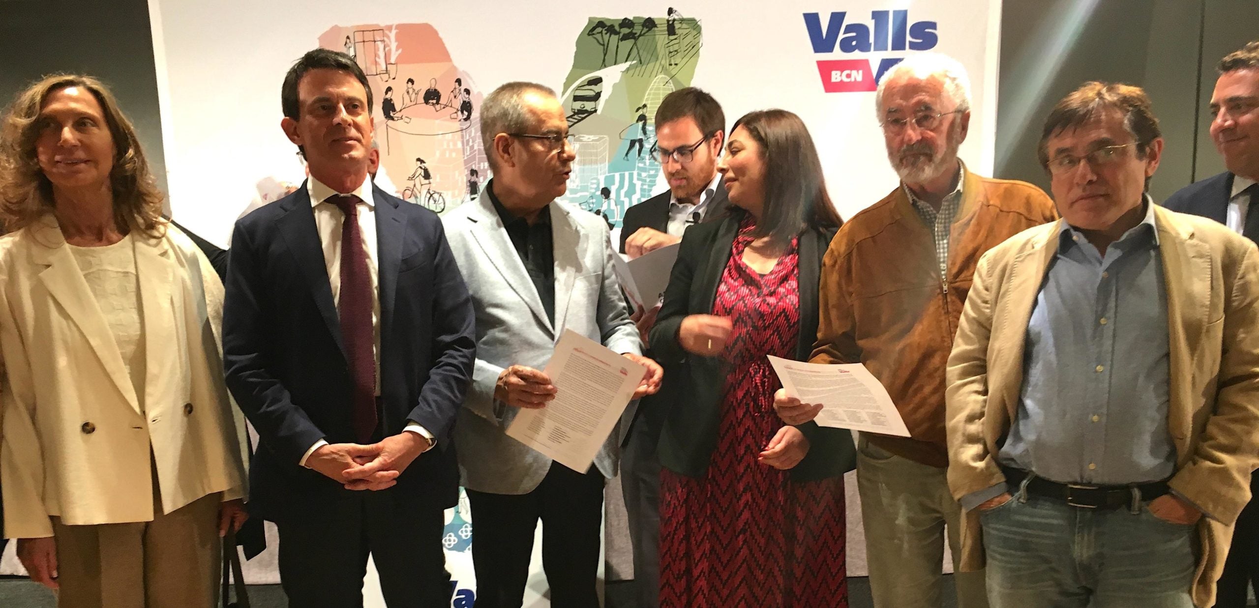 Manuel Valls amb Celestio Corbacho i altres signants dels manifestos, amb Félix Ovejero a l'extrem dret / S.B.