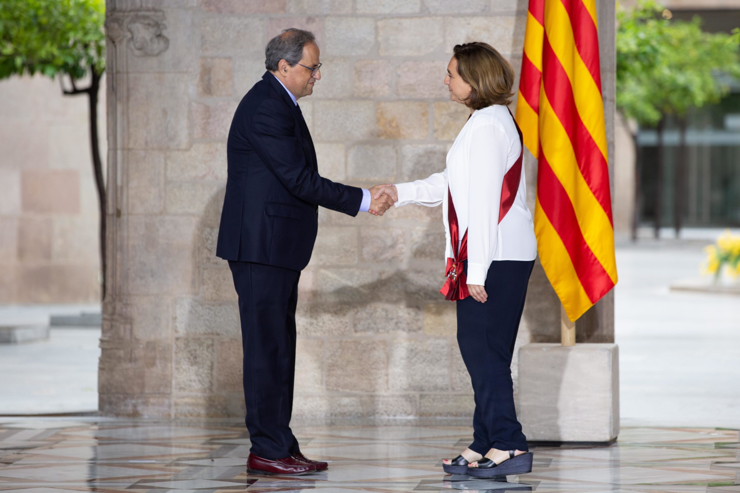 Quim Torra i Ada Colau a la recepció dels nous regidors / Europa Press