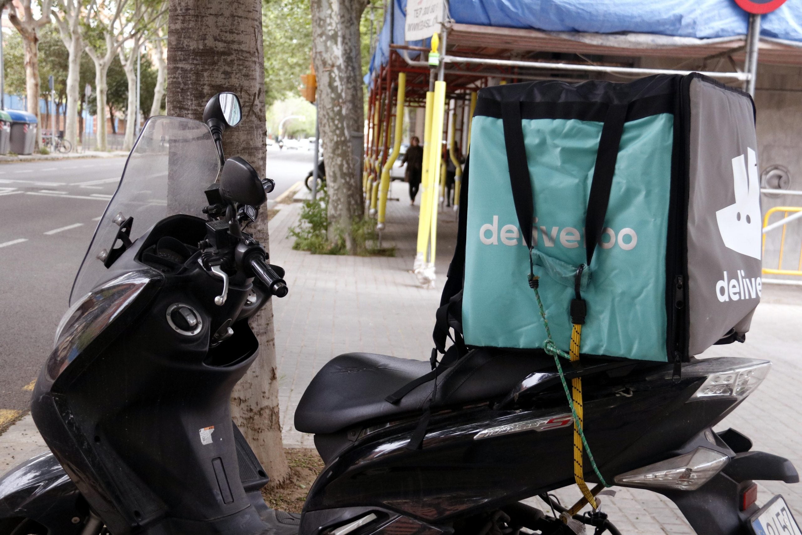 Una imatge d'arxiu d'una moto de Deliveroo / ACN