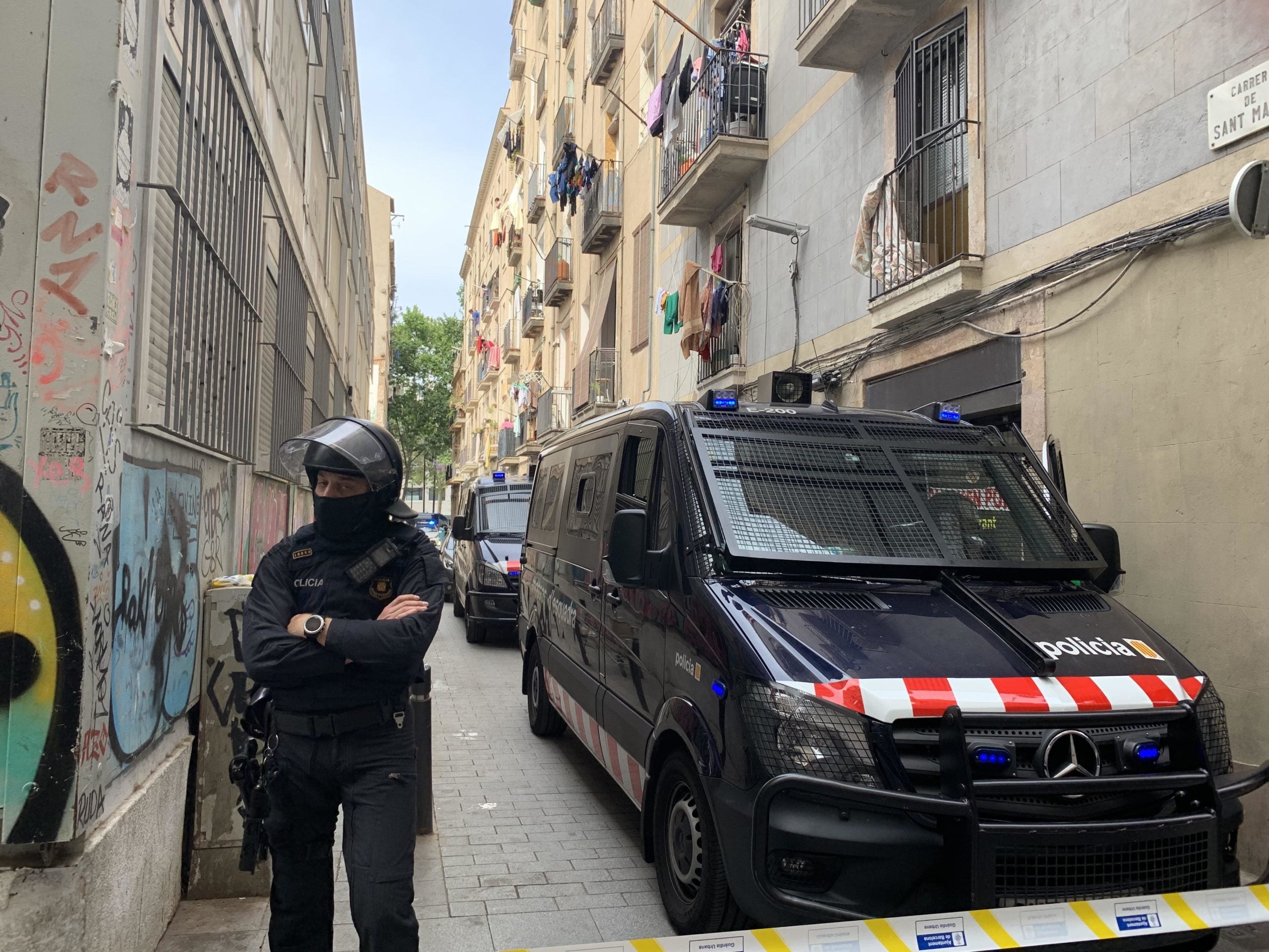 Batuda contra la venda d'heroïna al carrer Sant Martí, al Raval / Sílvia Barroso