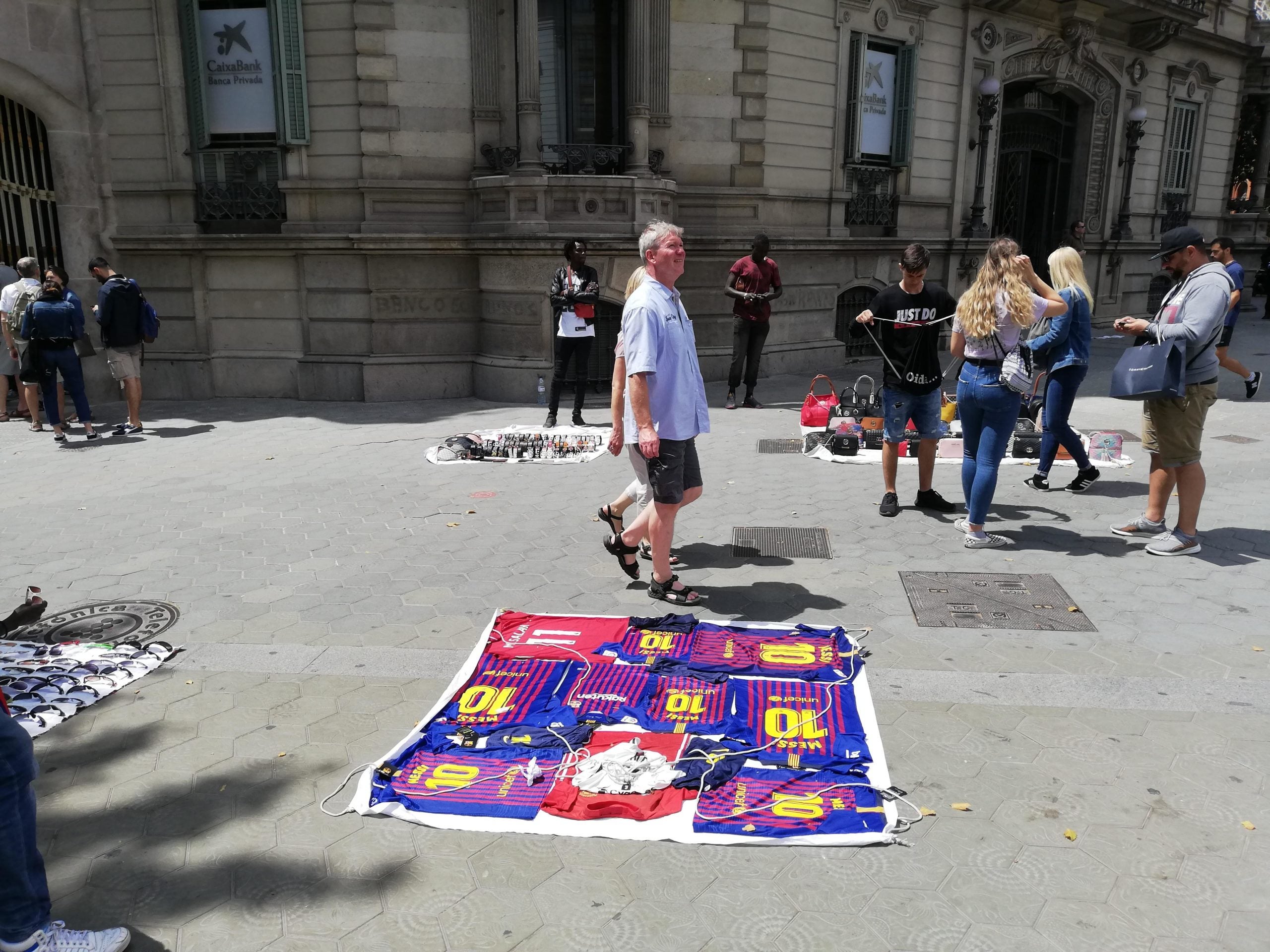 Els manters han tornat al passeig de Gràcia després de diversos mesos d'absència / XFDC