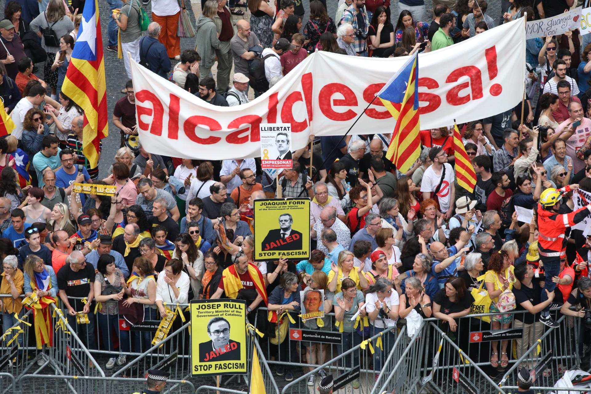 La plaça Sant Jaume durant el ple