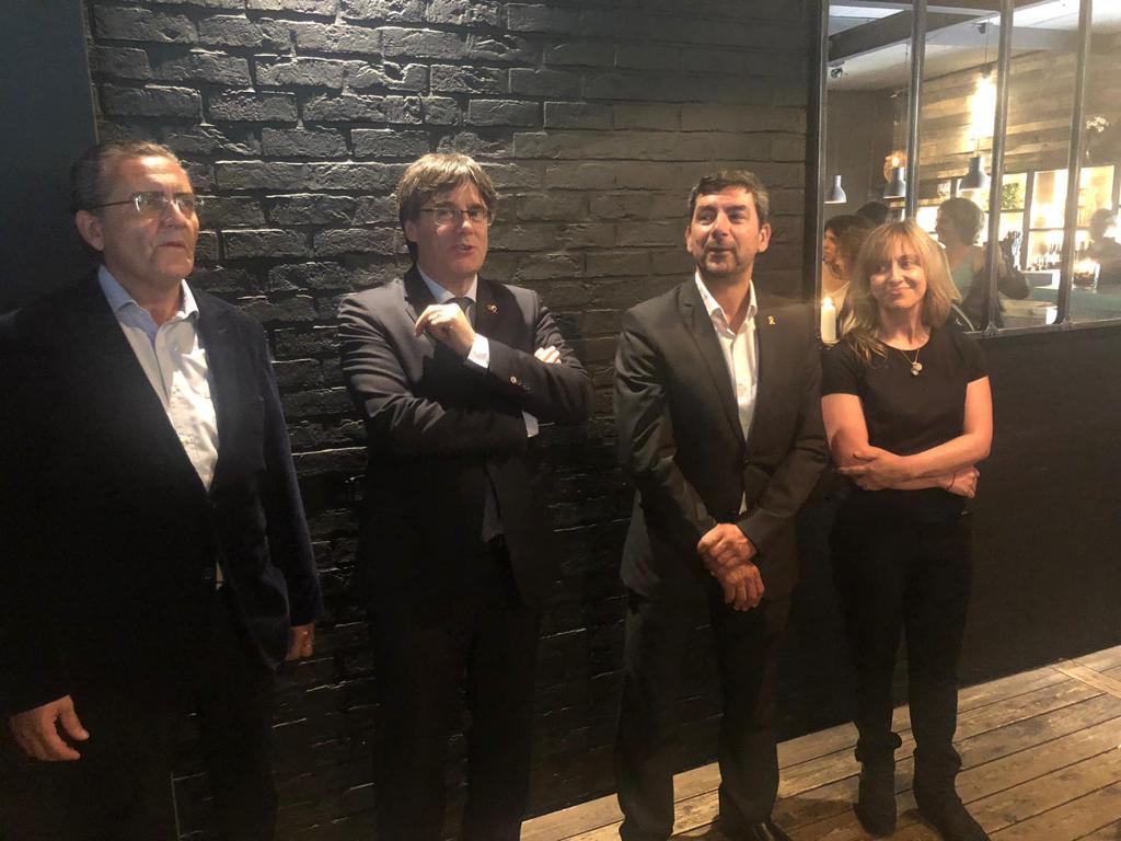 Pere Barrios, Carles Puigdemont, Joan Canadell i Natàlia Cugueró, amb el president a l'exili a Waterloo / Cedida