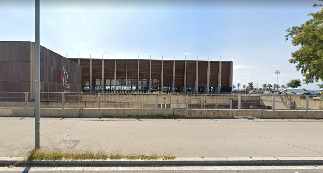 La violació s'ha produït al voltant del Parc Esportiu de la Mar Bella / Google Street View