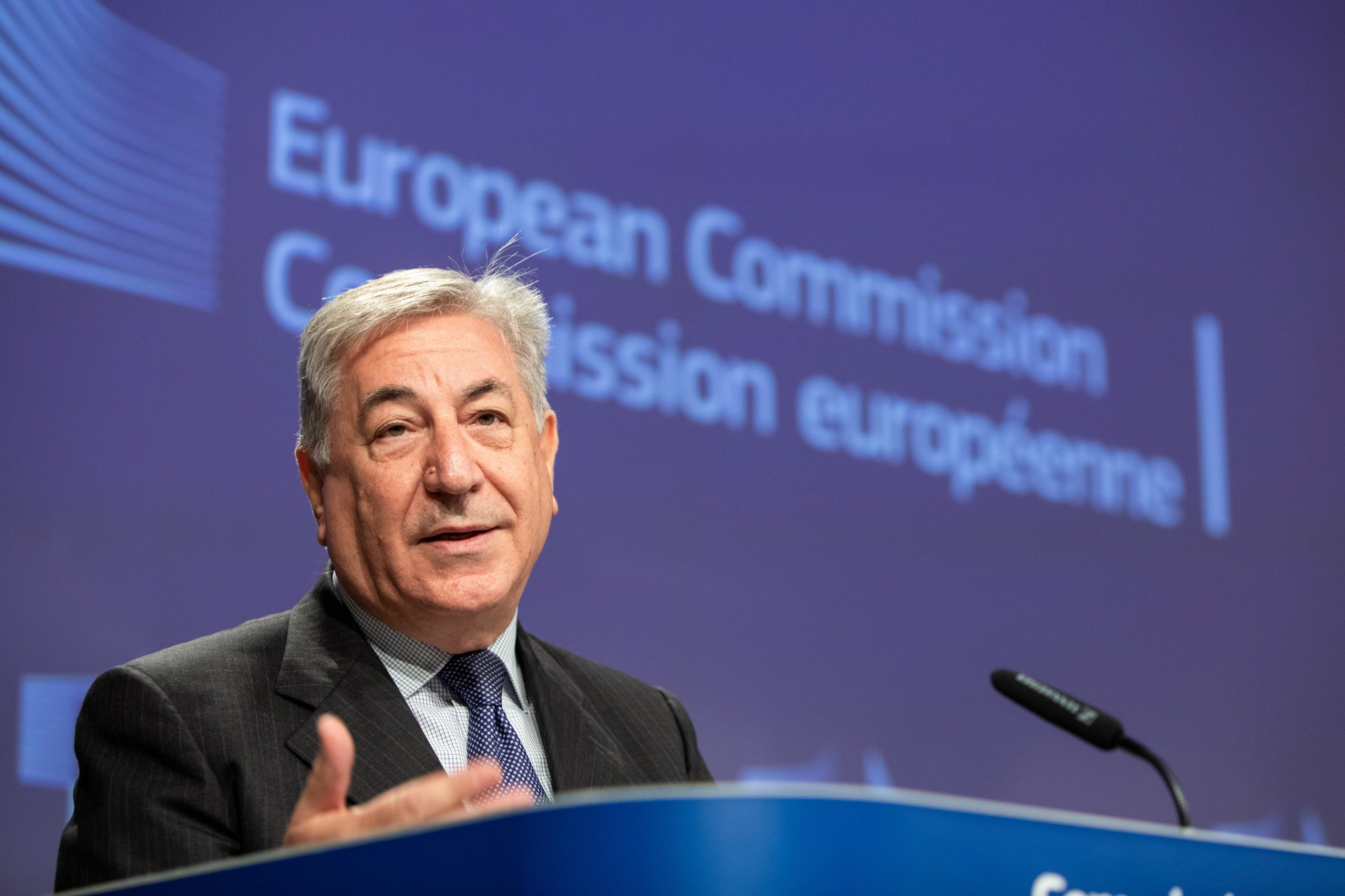 L'eurocomissari de Medi Ambient Karmenu Vella durant la roda de premsa de la CE sobre la denúncia contra Espanya / ACN