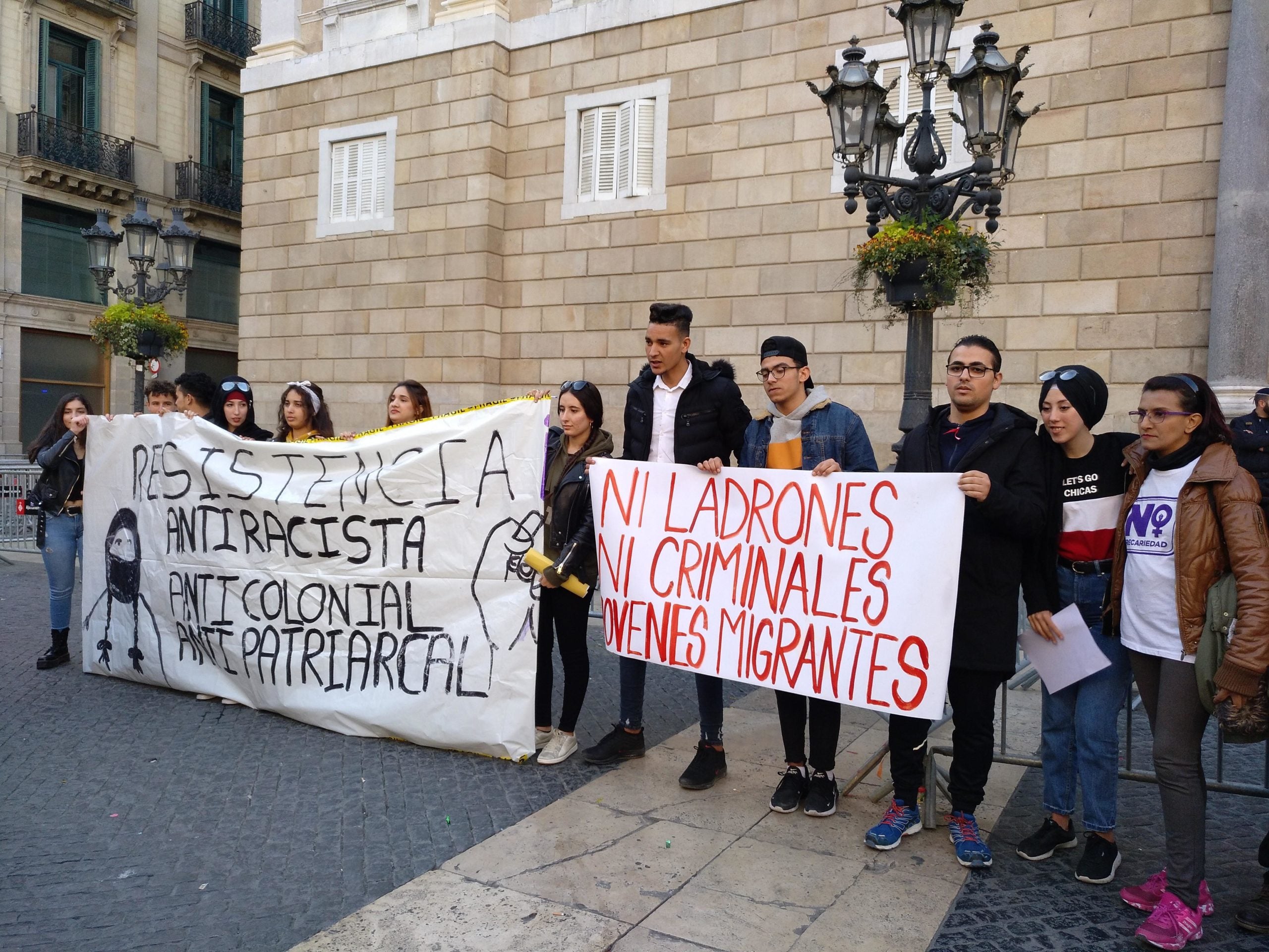 Concentració d'exMENAs a plaça Sant Jaume / Meritxell M. Pauné