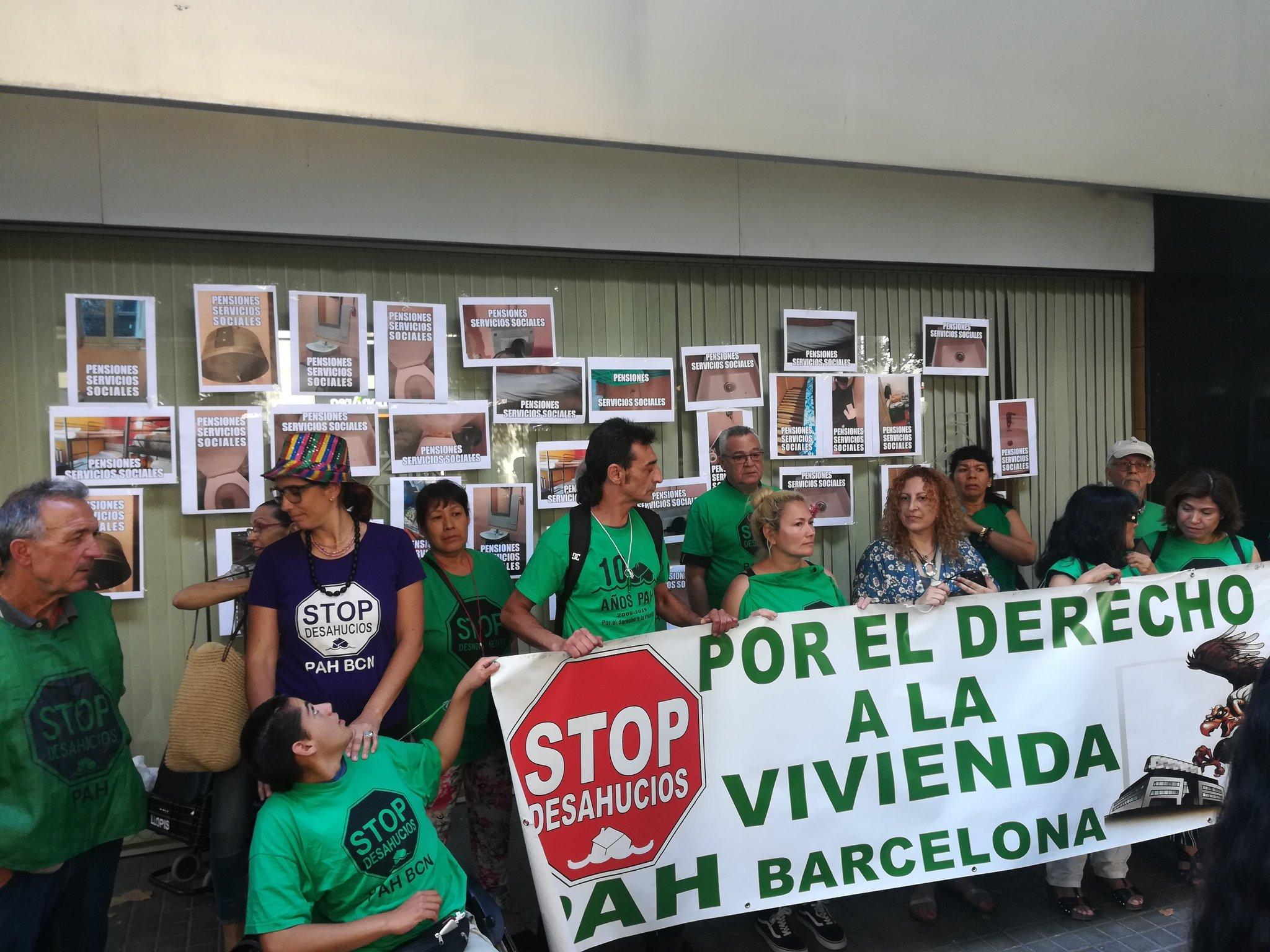 Membres de la PAH protestant contra l'Ajuntament, en una imatge d'arxiu | PAH Bcn