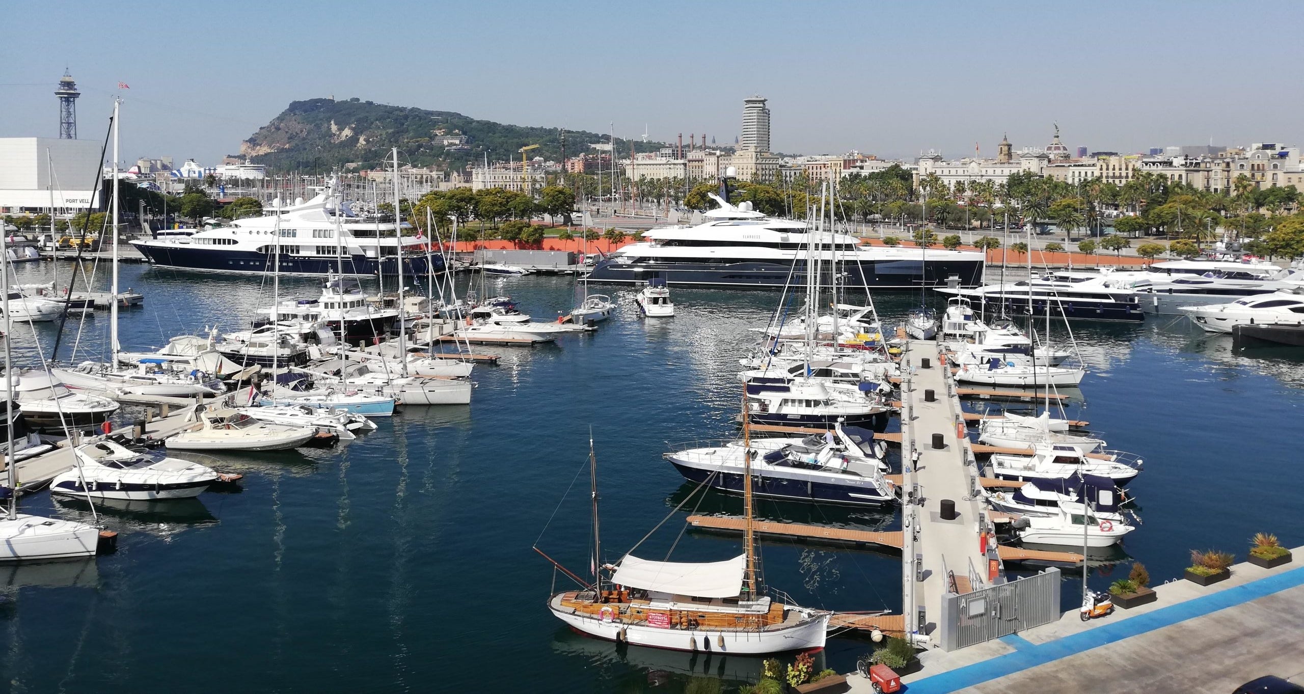 La Guardia Civil ha trobar un cadàver al Port Vell / TOT Barcelona