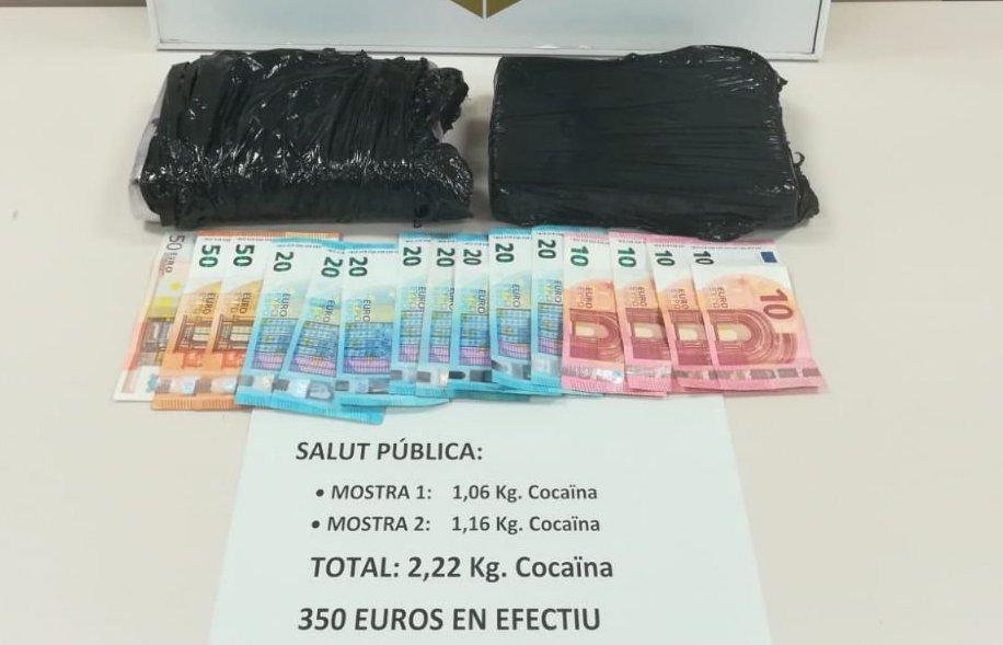 Cocaïna i diners en efectiu que transportava el conductor. | GUB