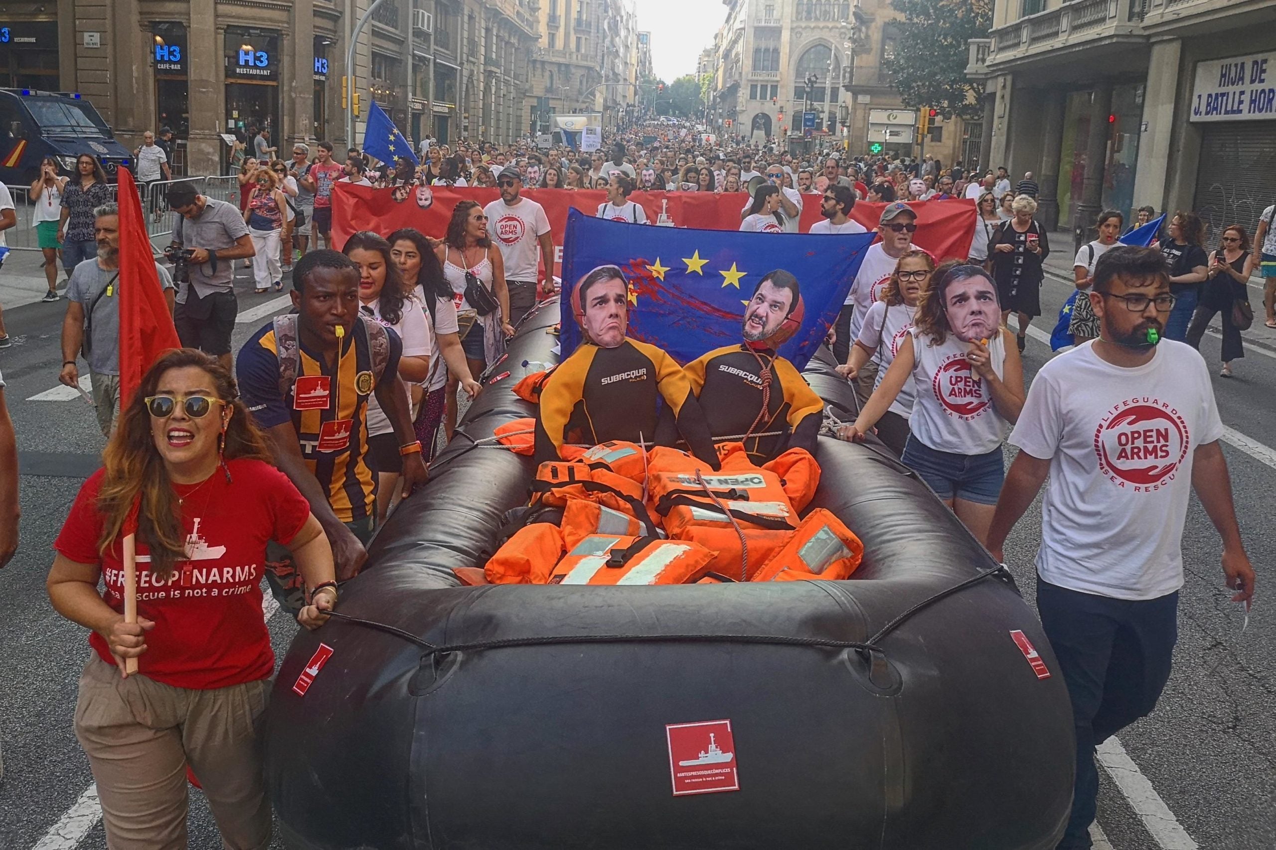 Capçalera de la manifestació a favor d'Open Arms. / D.C.