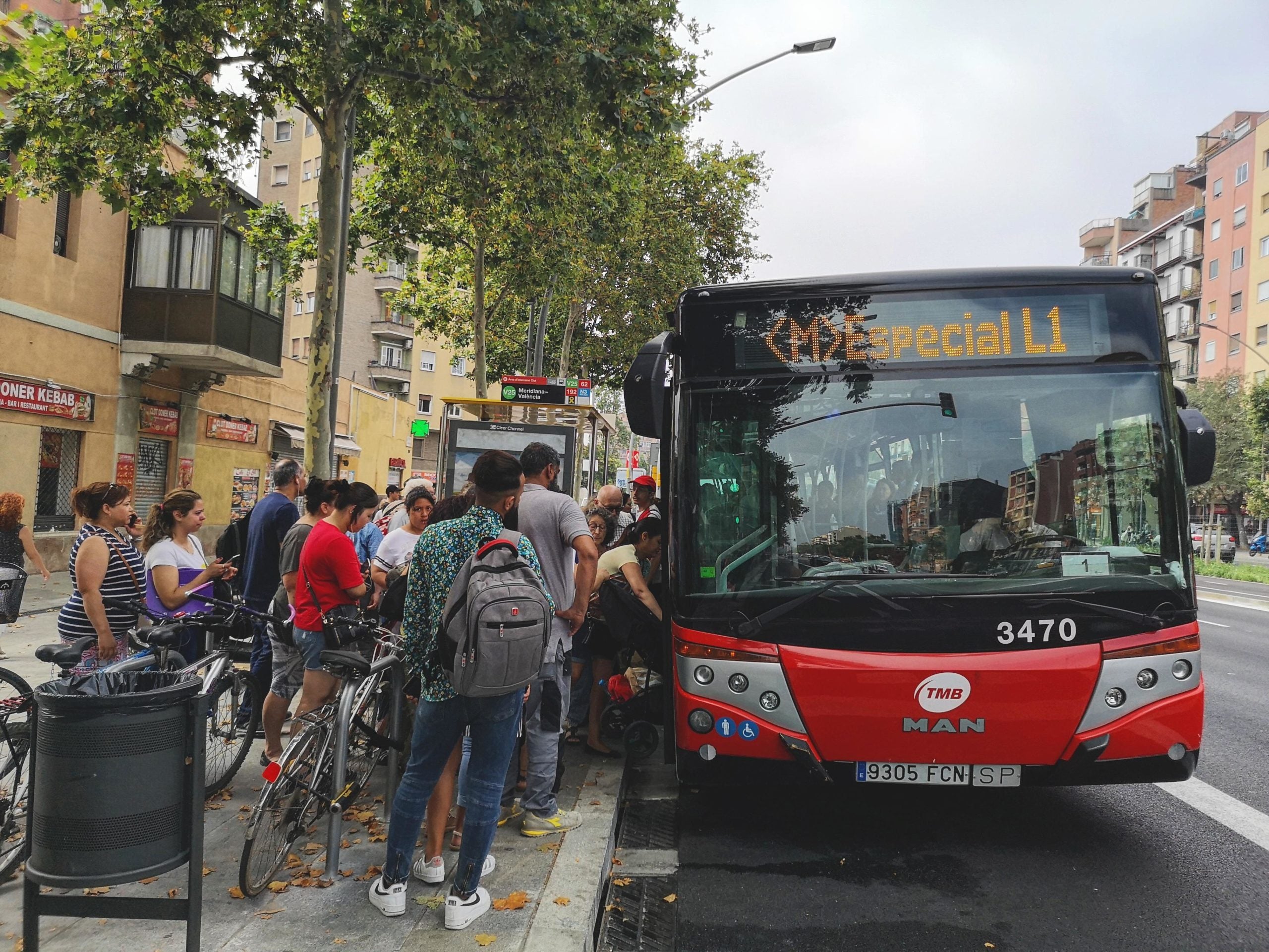 Una de les llançadores que fan una part del recorregut del tram de l'L1 en obres durant el mesos de juliol i agost / D.C.